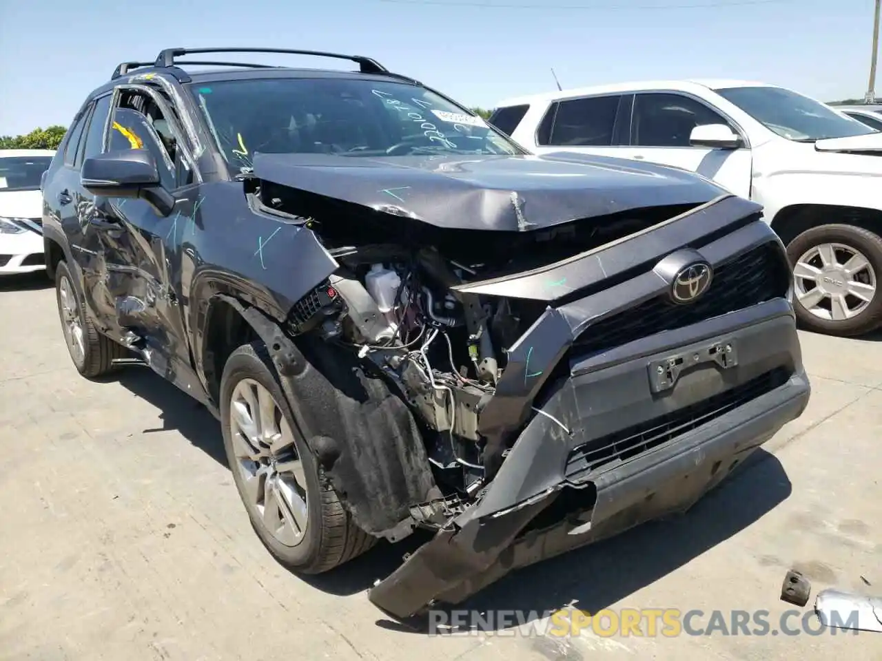 1 Photograph of a damaged car 2T3C1RFV6KW040468 TOYOTA RAV4 2019