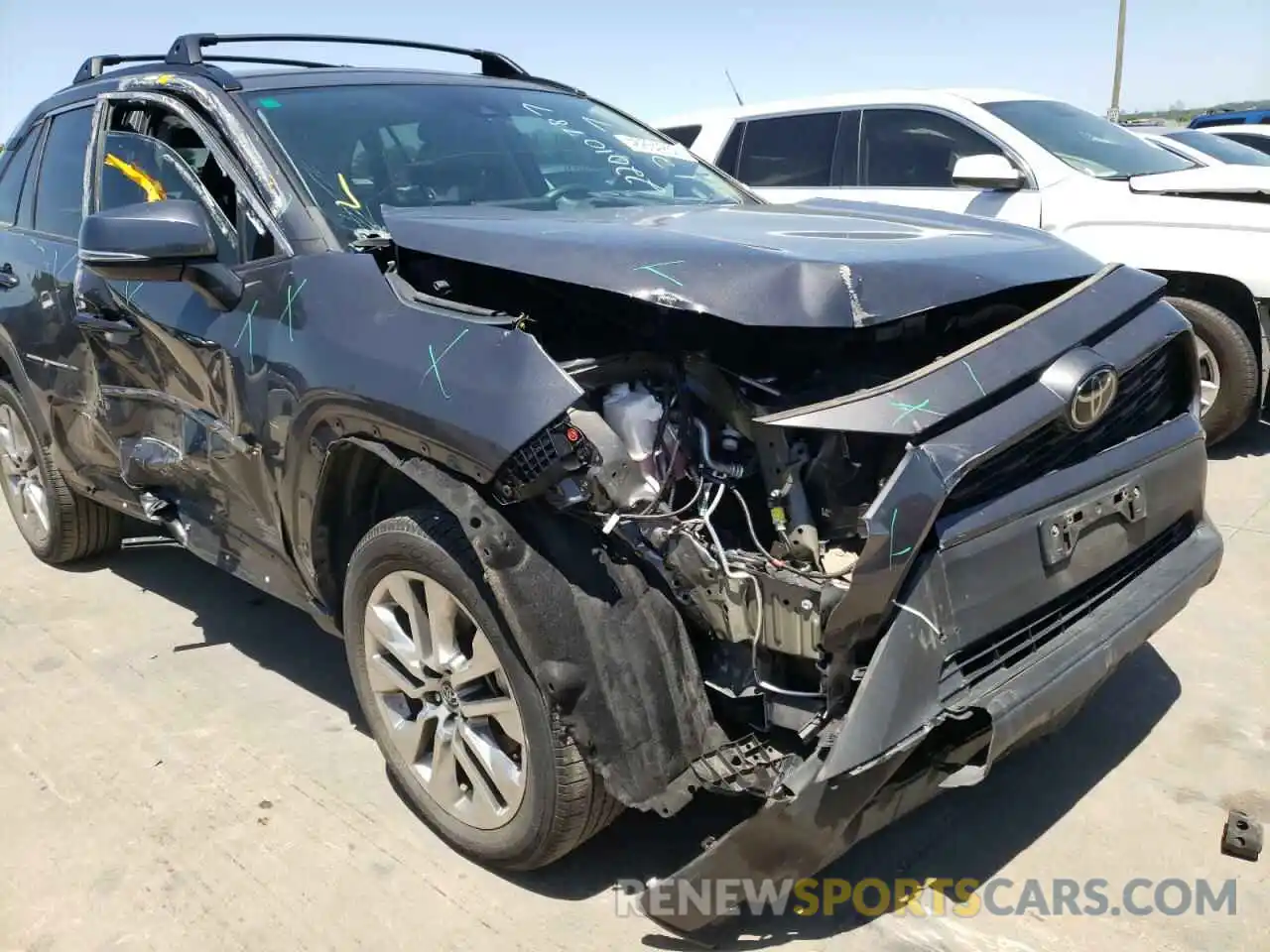 9 Photograph of a damaged car 2T3C1RFV6KW040468 TOYOTA RAV4 2019