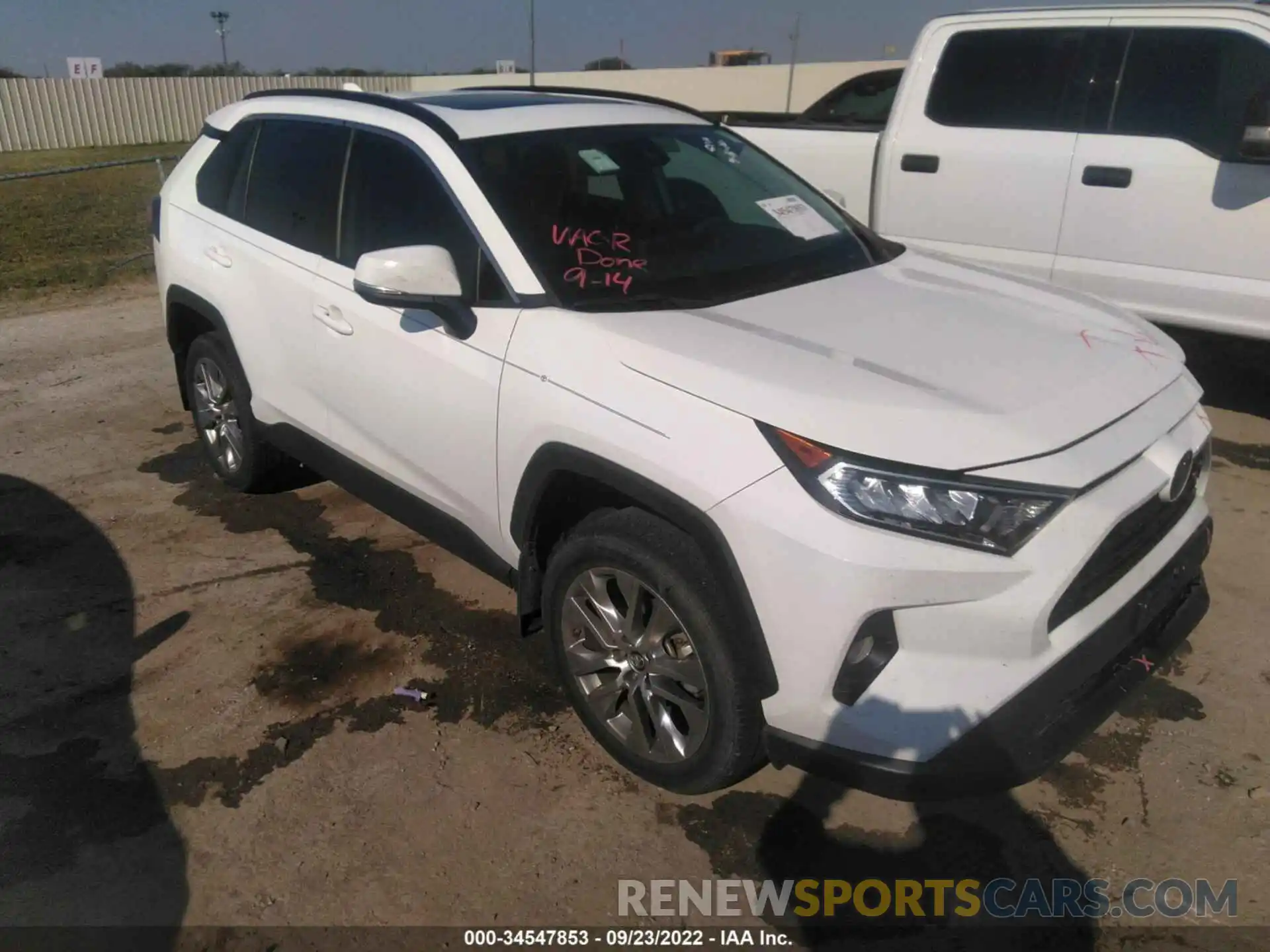 1 Photograph of a damaged car 2T3C1RFV6KW049607 TOYOTA RAV4 2019