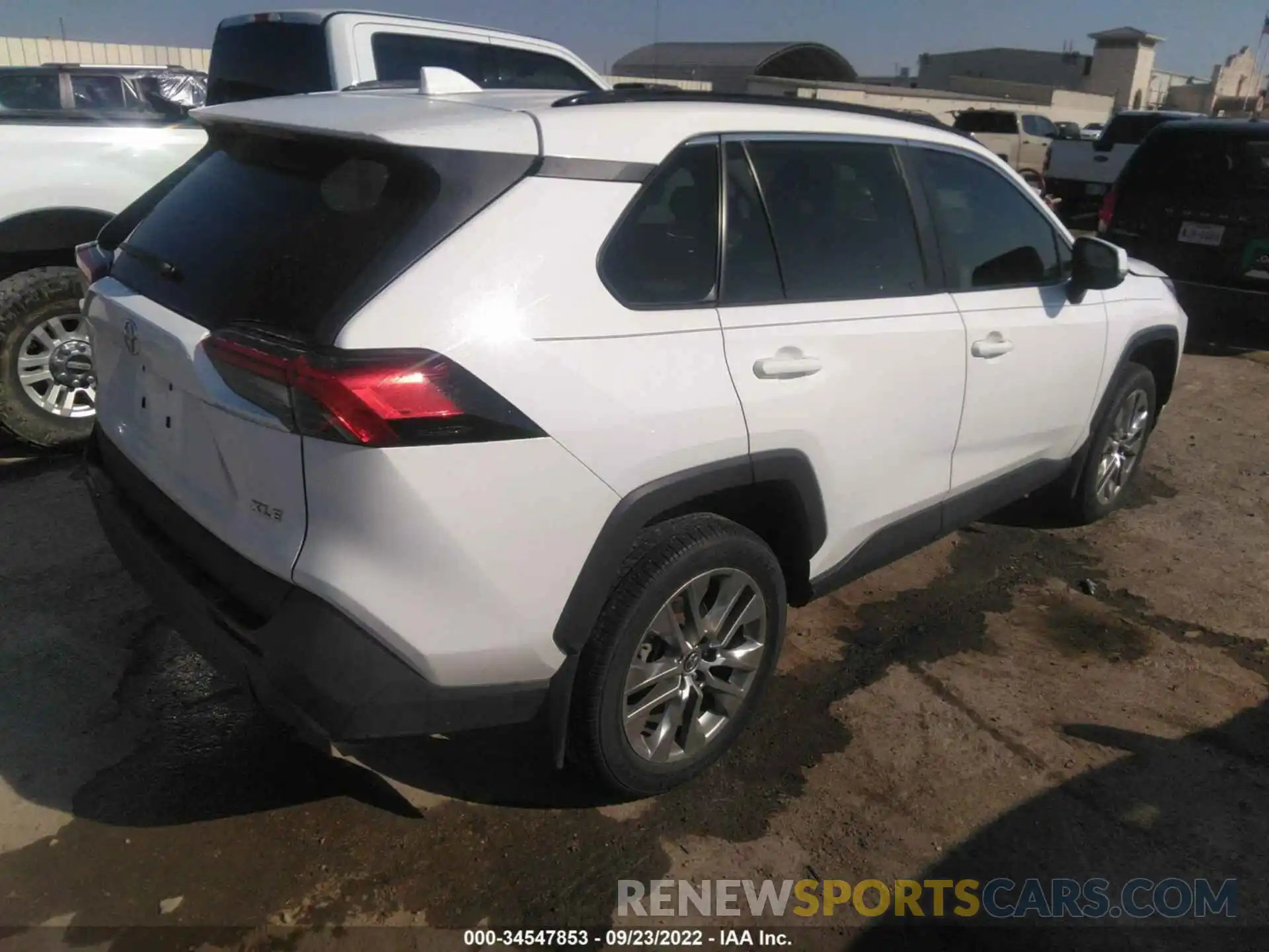 4 Photograph of a damaged car 2T3C1RFV6KW049607 TOYOTA RAV4 2019