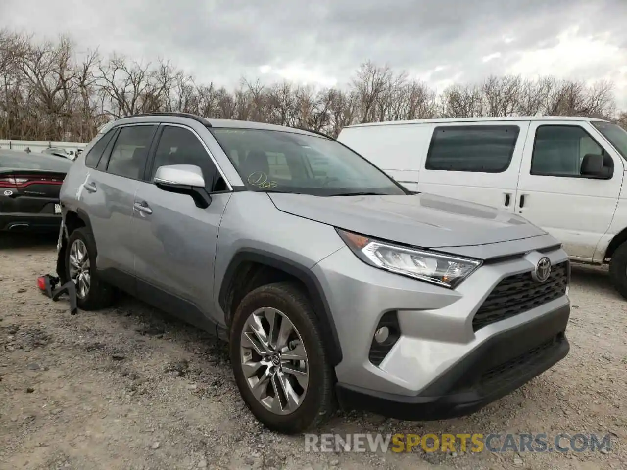 1 Photograph of a damaged car 2T3C1RFV6KW056069 TOYOTA RAV4 2019