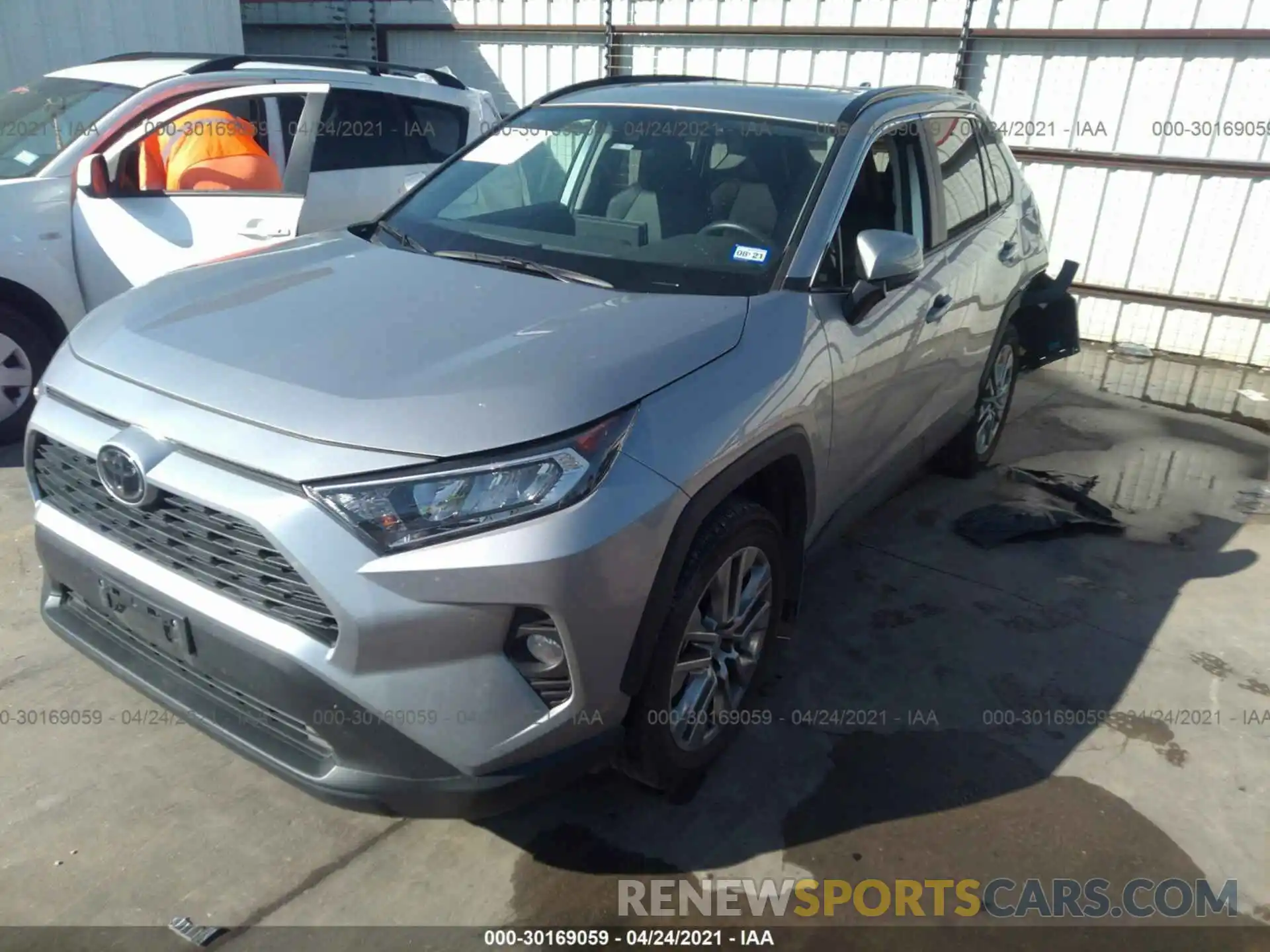 2 Фотография поврежденного автомобиля 2T3C1RFV7KC022174 TOYOTA RAV4 2019