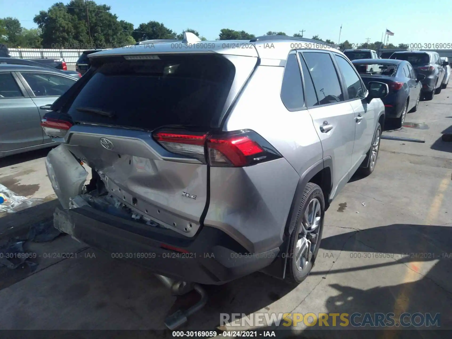 4 Photograph of a damaged car 2T3C1RFV7KC022174 TOYOTA RAV4 2019