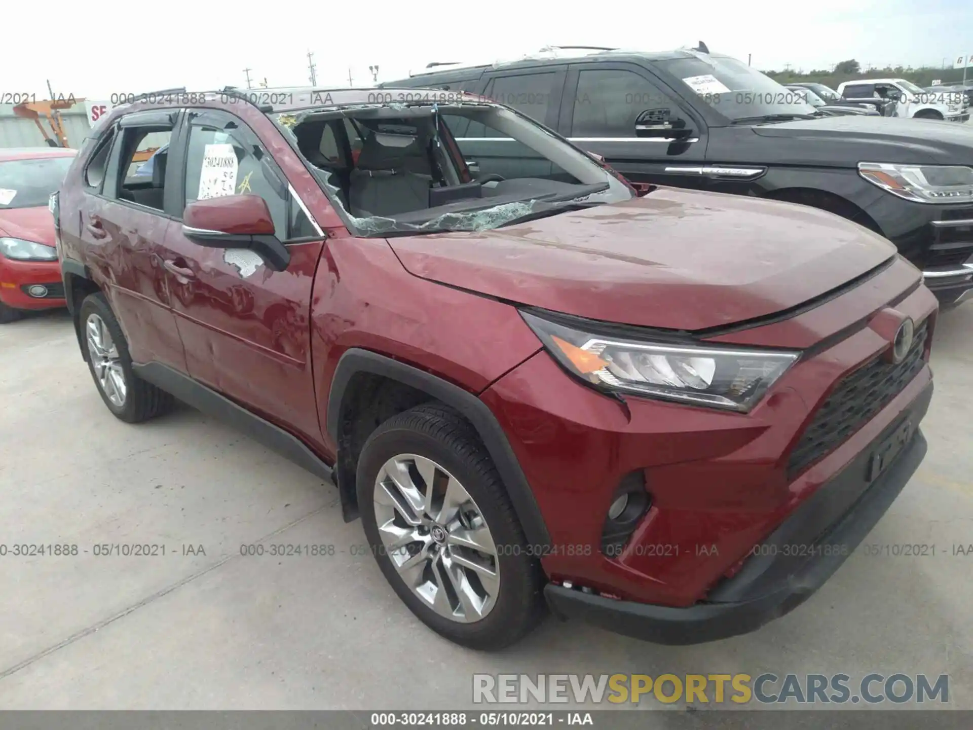 1 Photograph of a damaged car 2T3C1RFV7KC023258 TOYOTA RAV4 2019