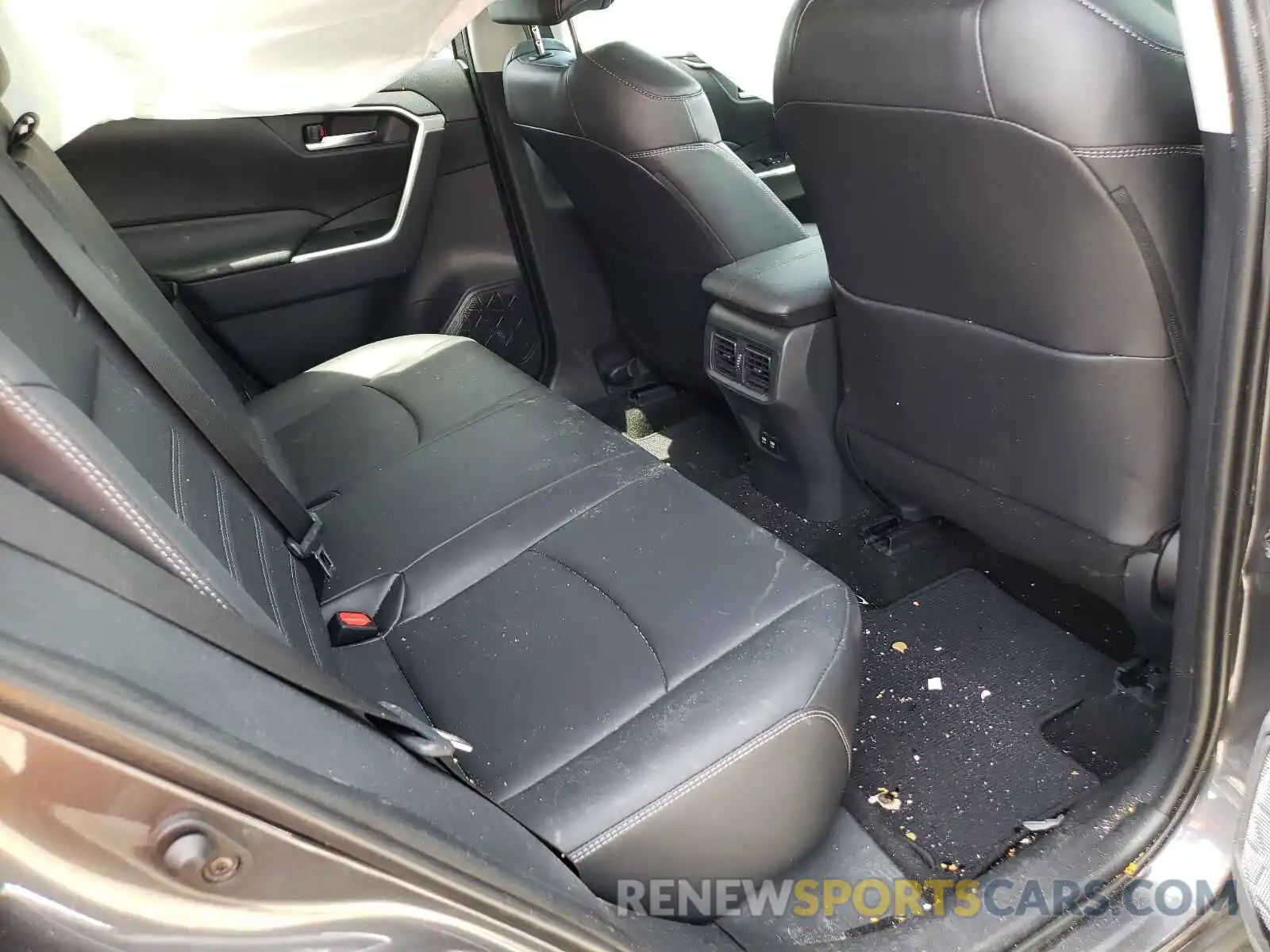 6 Photograph of a damaged car 2T3C1RFV7KW013070 TOYOTA RAV4 2019