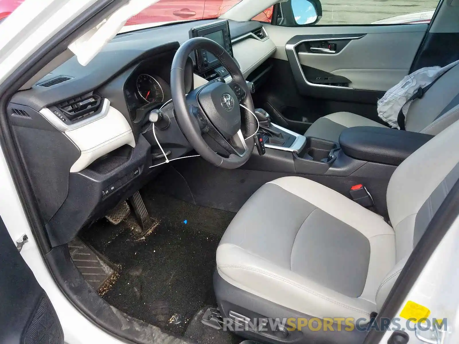 5 Photograph of a damaged car 2T3C1RFV7KW023680 TOYOTA RAV4 2019