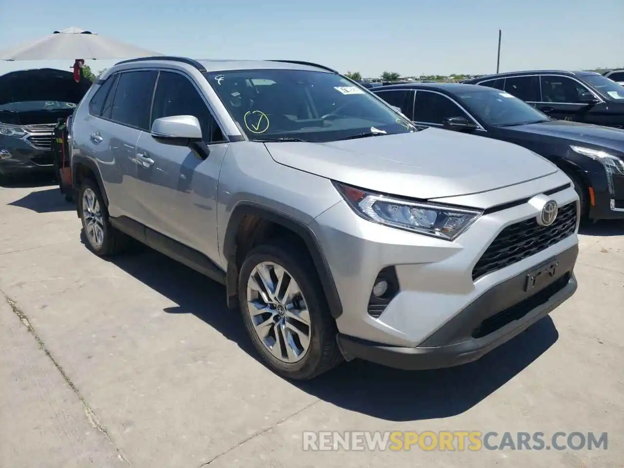 1 Photograph of a damaged car 2T3C1RFV7KW023744 TOYOTA RAV4 2019