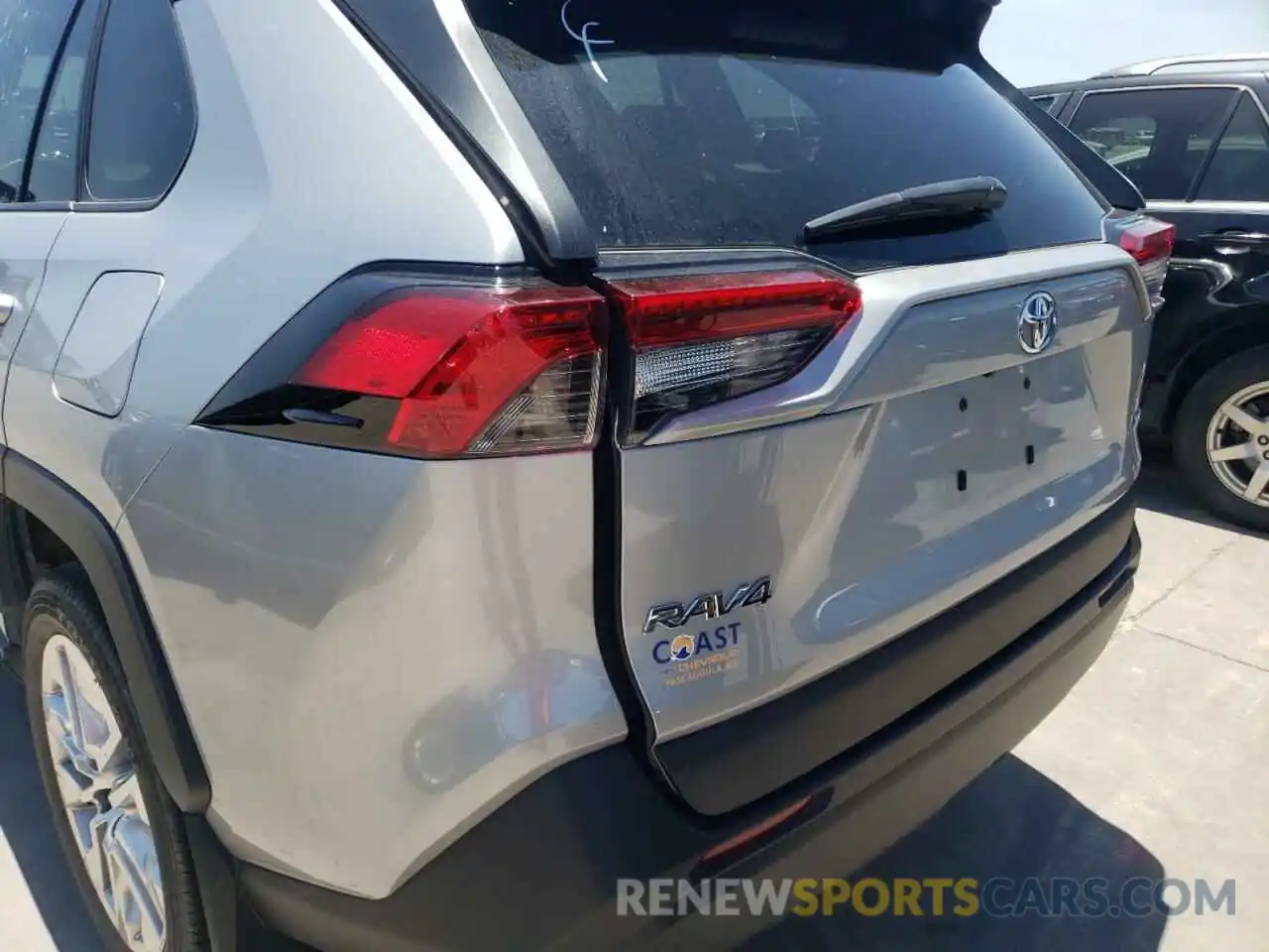 9 Photograph of a damaged car 2T3C1RFV7KW023744 TOYOTA RAV4 2019