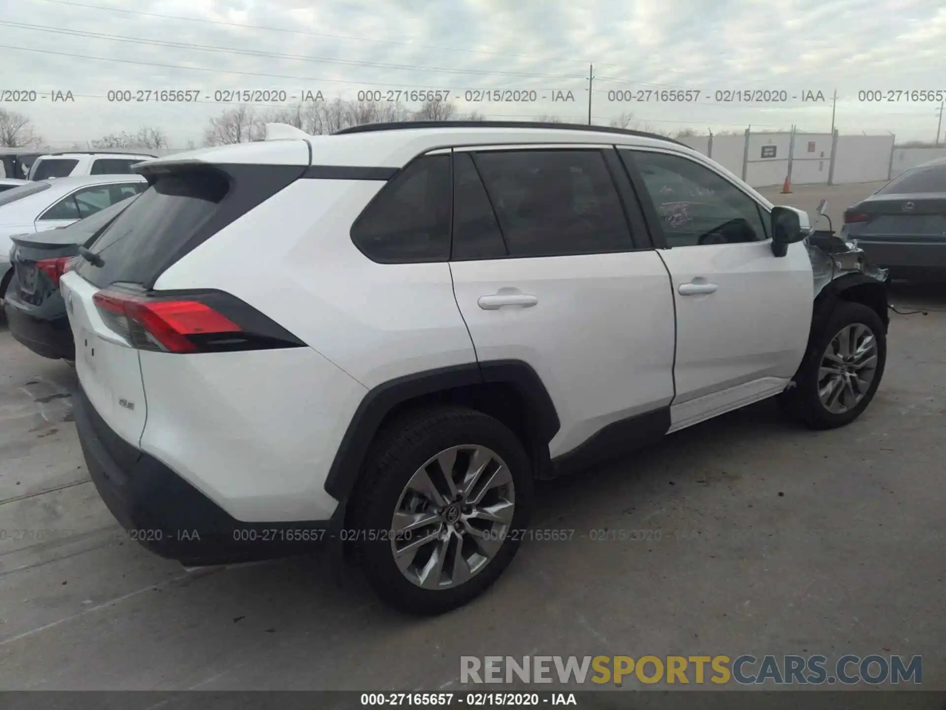 4 Photograph of a damaged car 2T3C1RFV7KW025851 TOYOTA RAV4 2019