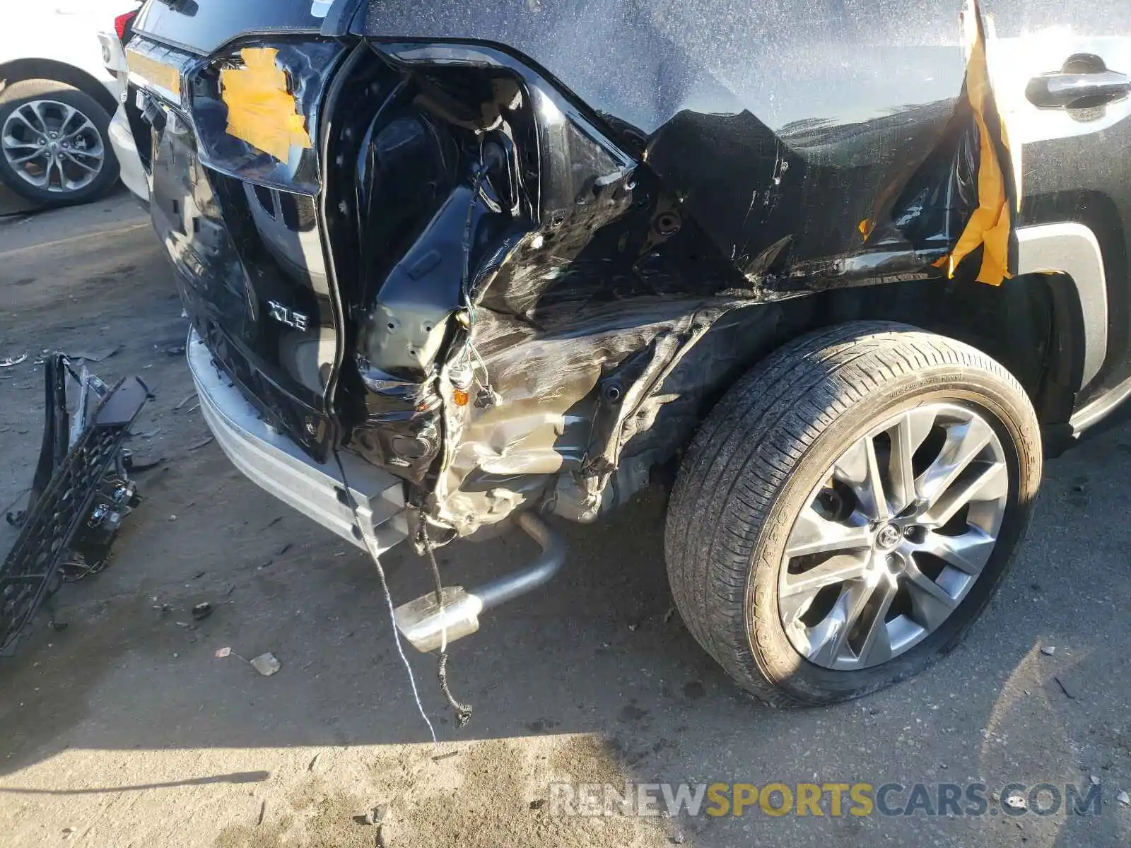 9 Photograph of a damaged car 2T3C1RFV7KW039944 TOYOTA RAV4 2019