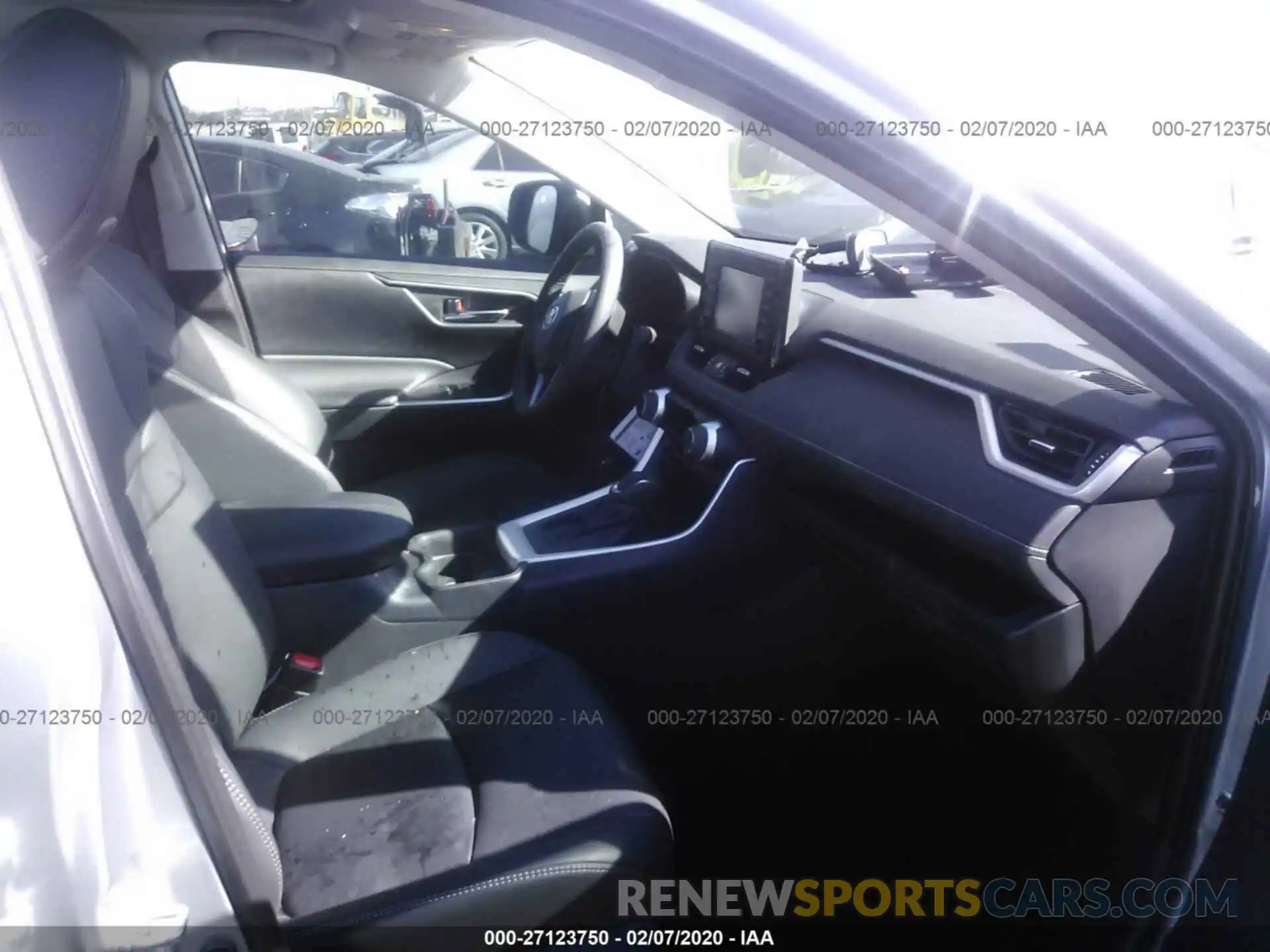 5 Photograph of a damaged car 2T3C1RFV7KW044951 TOYOTA RAV4 2019