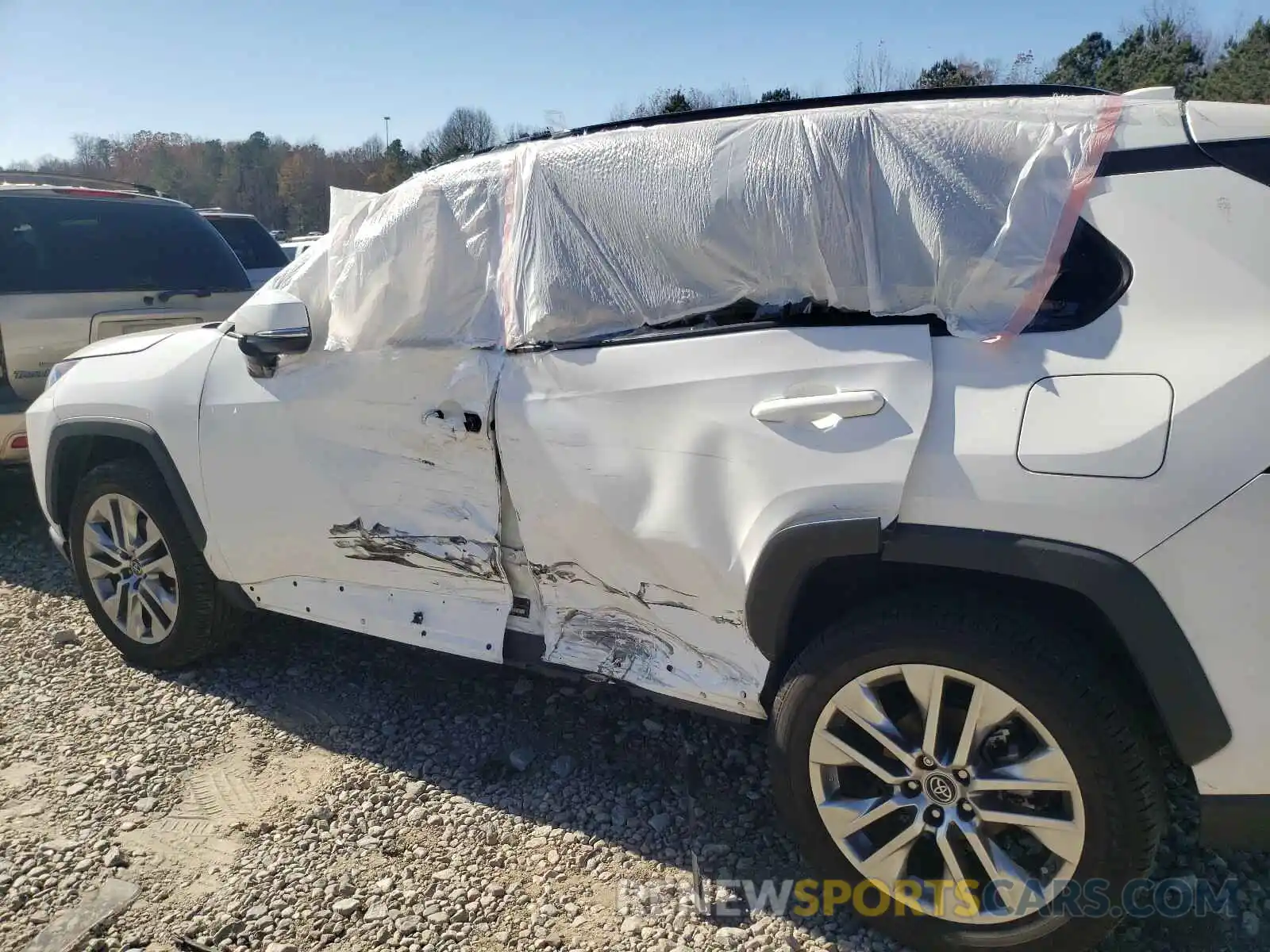 10 Photograph of a damaged car 2T3C1RFV8KC007280 TOYOTA RAV4 2019