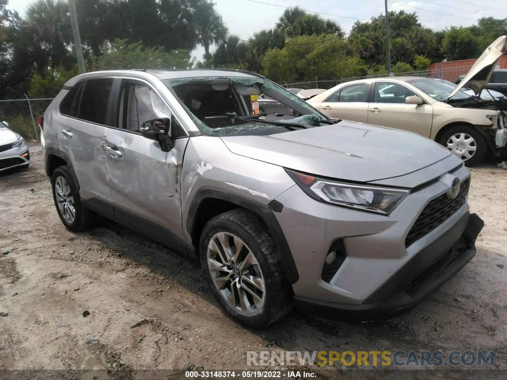 1 Photograph of a damaged car 2T3C1RFV8KC009627 TOYOTA RAV4 2019