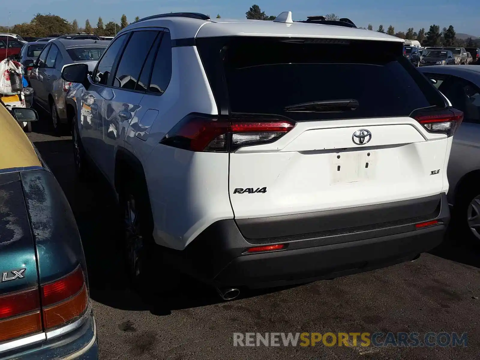 3 Photograph of a damaged car 2T3C1RFV8KC019140 TOYOTA RAV4 2019