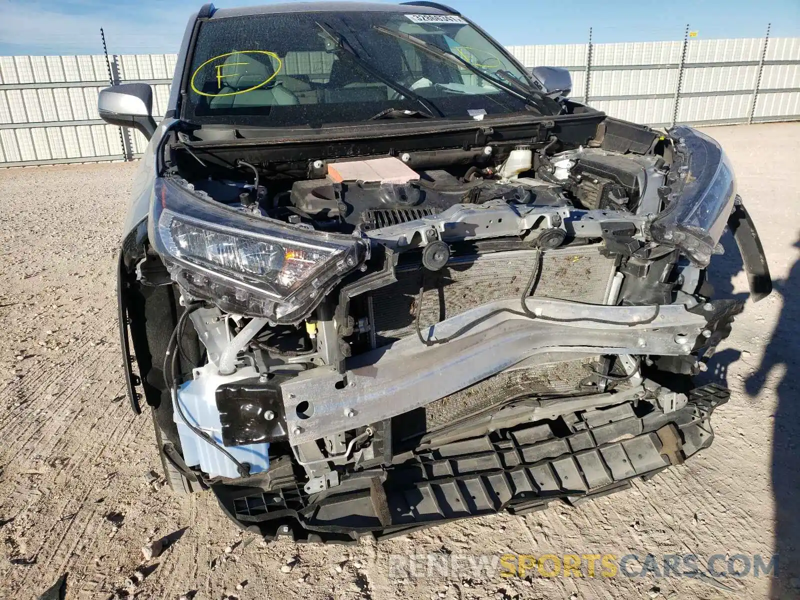 9 Фотография поврежденного автомобиля 2T3C1RFV8KW001672 TOYOTA RAV4 2019