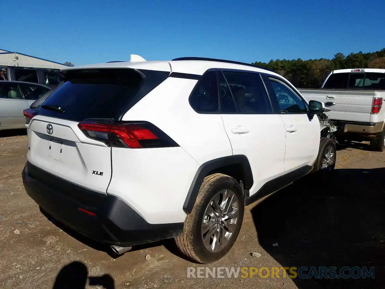 4 Photograph of a damaged car 2T3C1RFV8KW012333 TOYOTA RAV4 2019