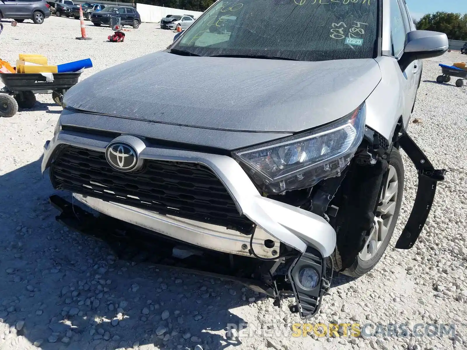 9 Photograph of a damaged car 2T3C1RFV8KW023784 TOYOTA RAV4 2019