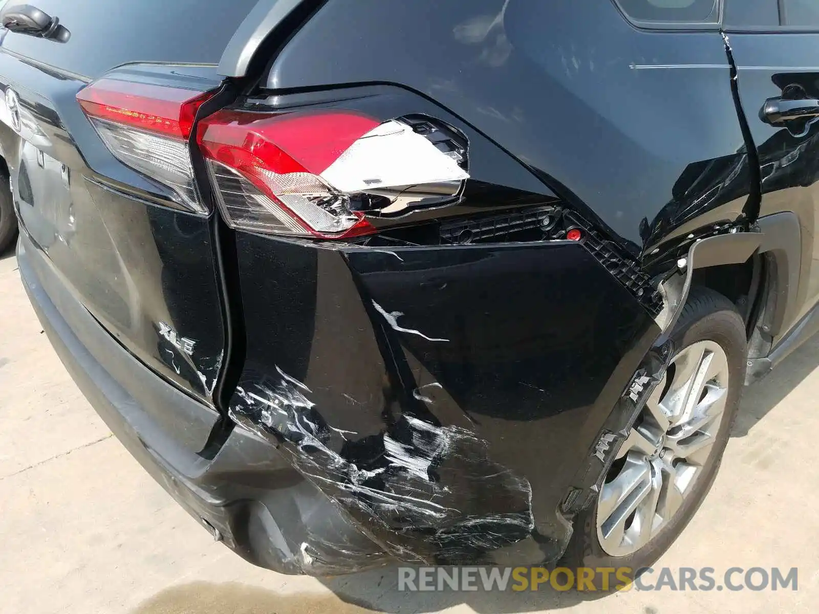 9 Photograph of a damaged car 2T3C1RFV8KW025731 TOYOTA RAV4 2019
