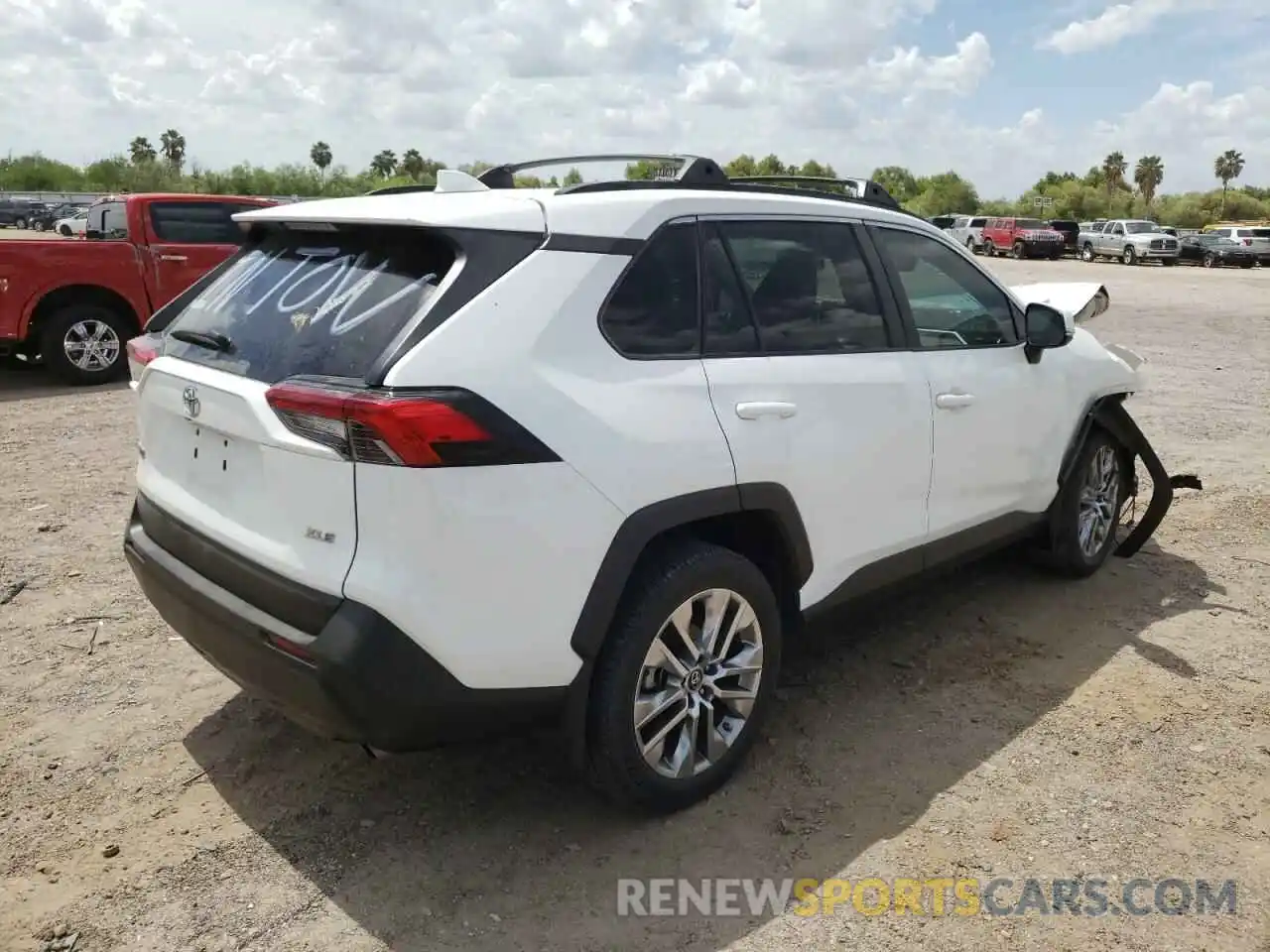 4 Photograph of a damaged car 2T3C1RFV8KW027284 TOYOTA RAV4 2019