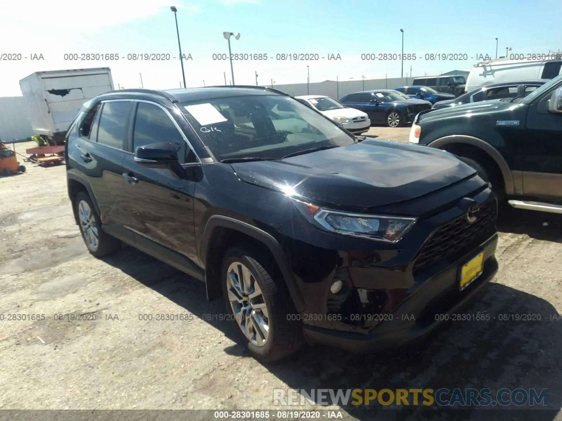 1 Photograph of a damaged car 2T3C1RFV8KW028418 TOYOTA RAV4 2019