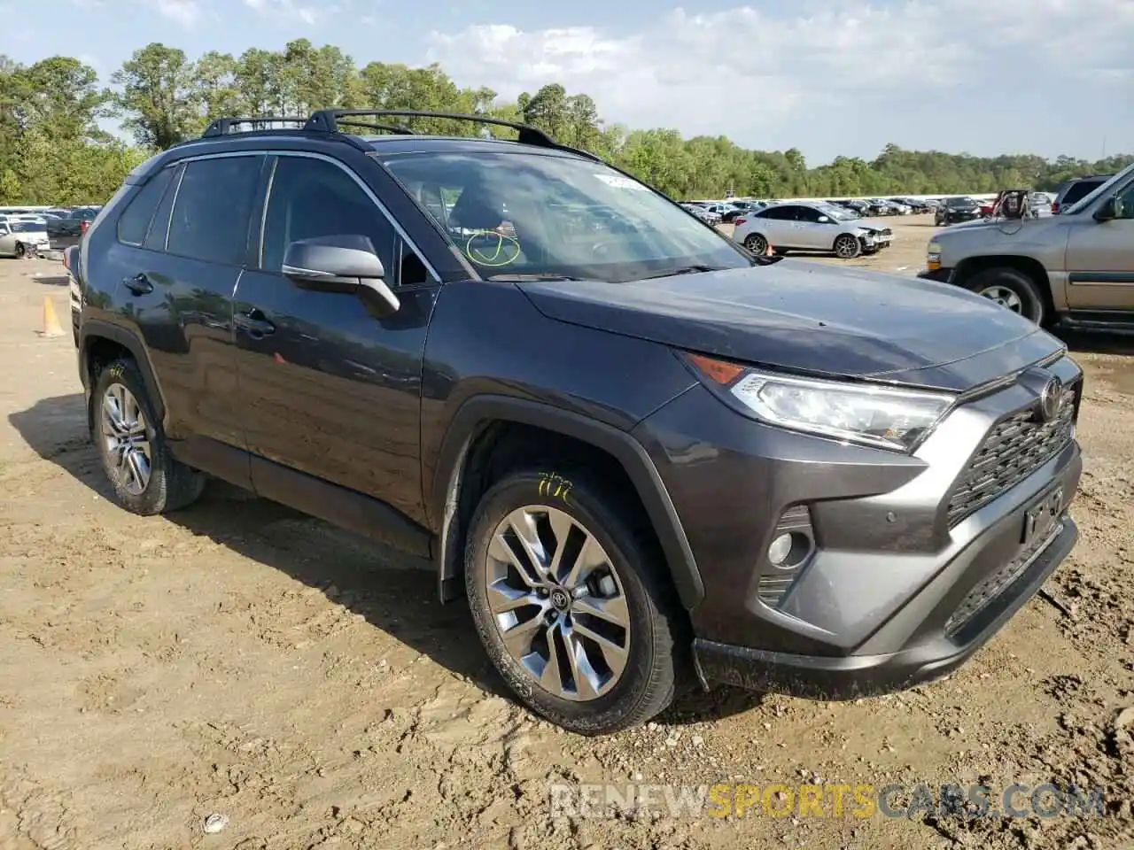 1 Photograph of a damaged car 2T3C1RFV9KC006882 TOYOTA RAV4 2019