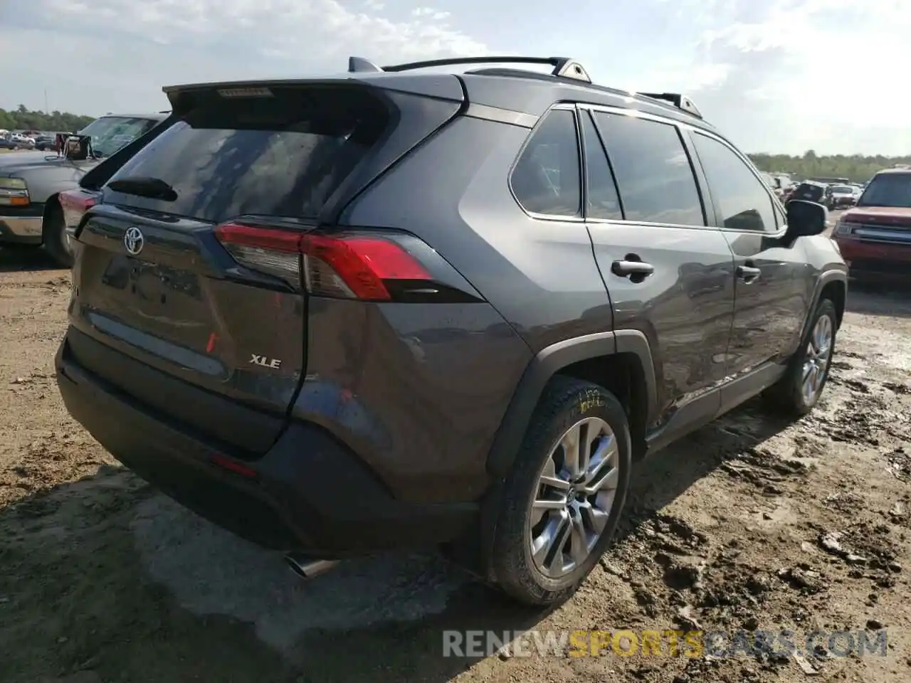 4 Photograph of a damaged car 2T3C1RFV9KC006882 TOYOTA RAV4 2019