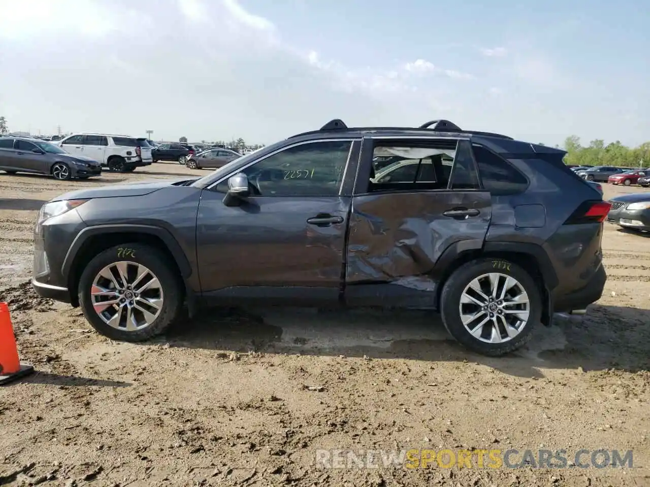 9 Photograph of a damaged car 2T3C1RFV9KC006882 TOYOTA RAV4 2019