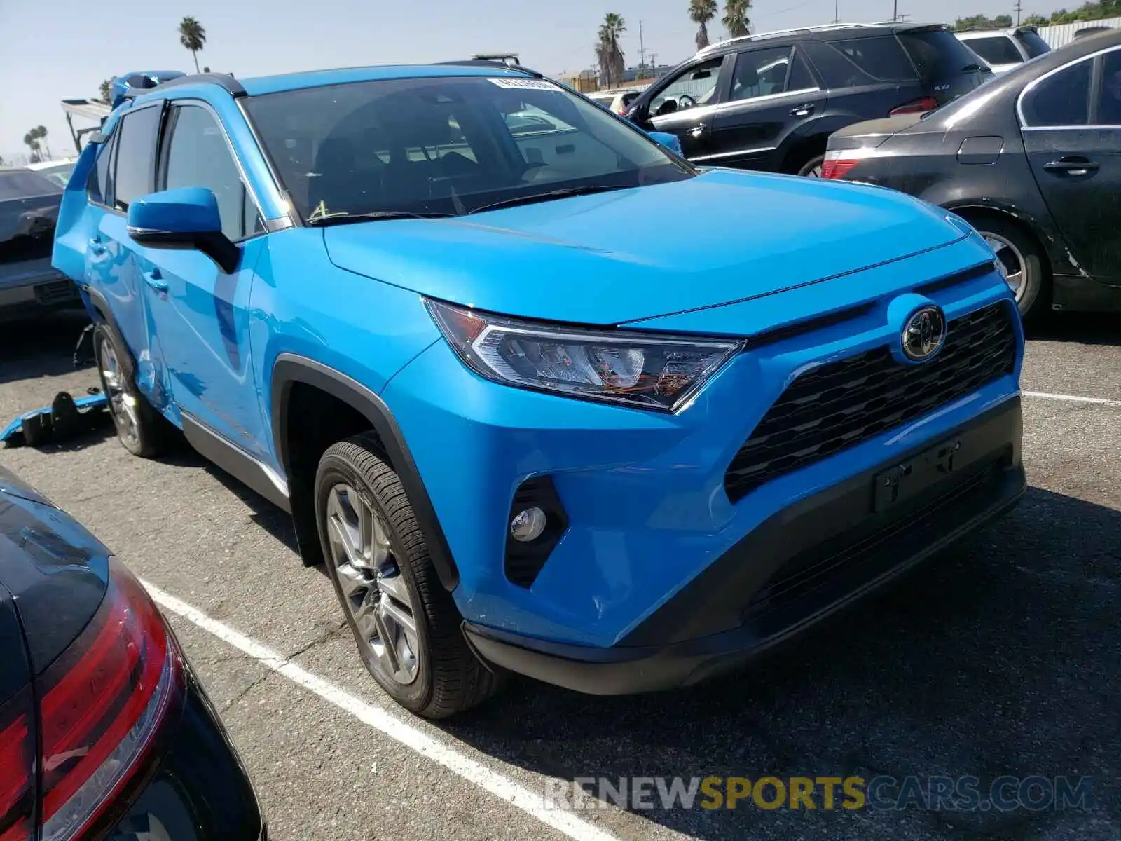 1 Photograph of a damaged car 2T3C1RFV9KC023715 TOYOTA RAV4 2019