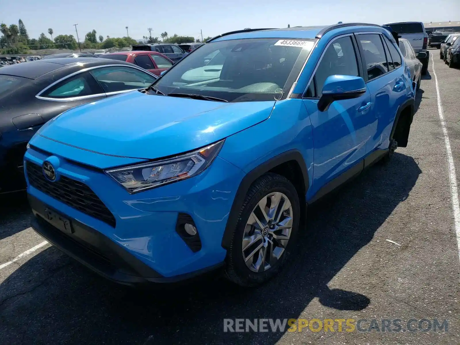 2 Фотография поврежденного автомобиля 2T3C1RFV9KC023715 TOYOTA RAV4 2019