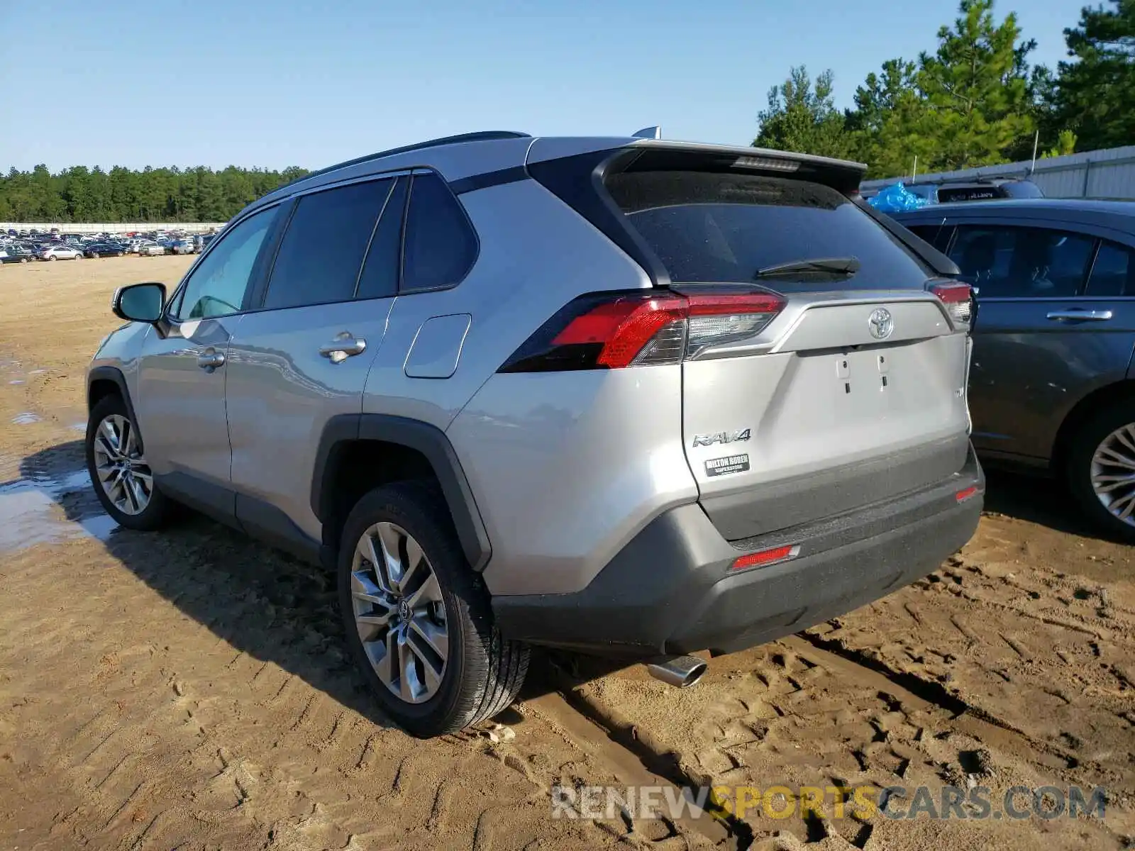 3 Photograph of a damaged car 2T3C1RFV9KC024198 TOYOTA RAV4 2019