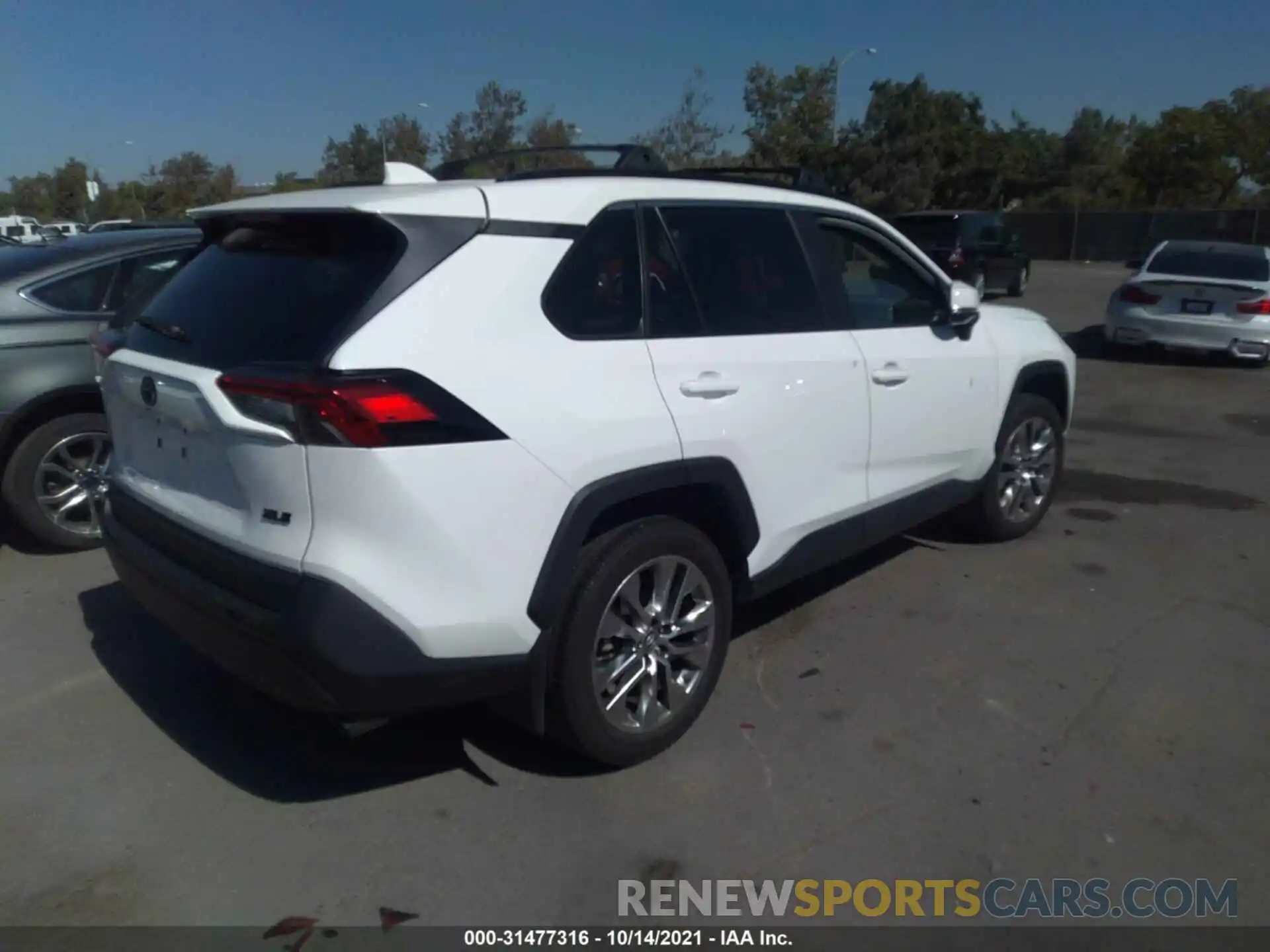 4 Photograph of a damaged car 2T3C1RFV9KC029644 TOYOTA RAV4 2019