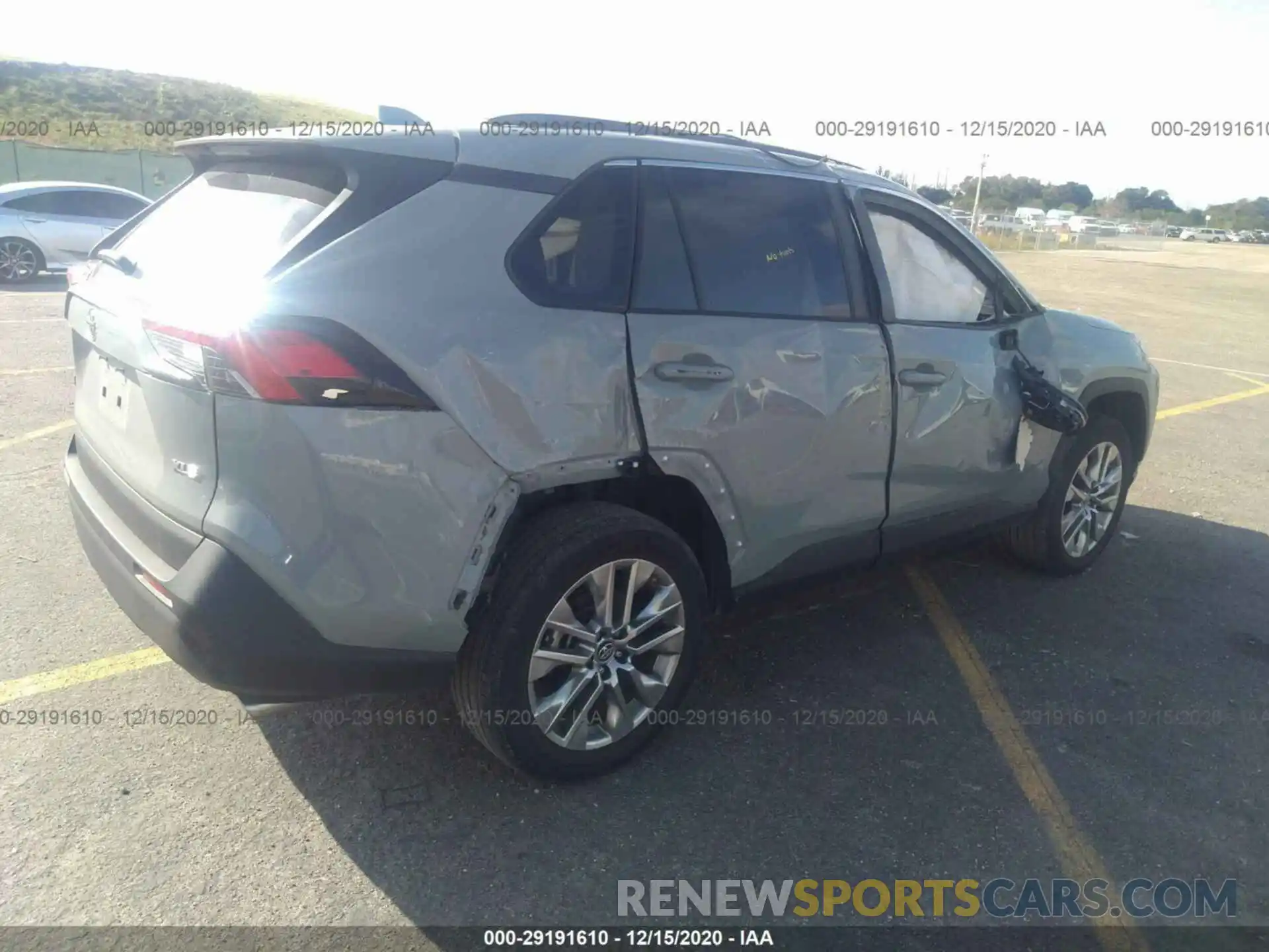 4 Photograph of a damaged car 2T3C1RFV9KW007612 TOYOTA RAV4 2019