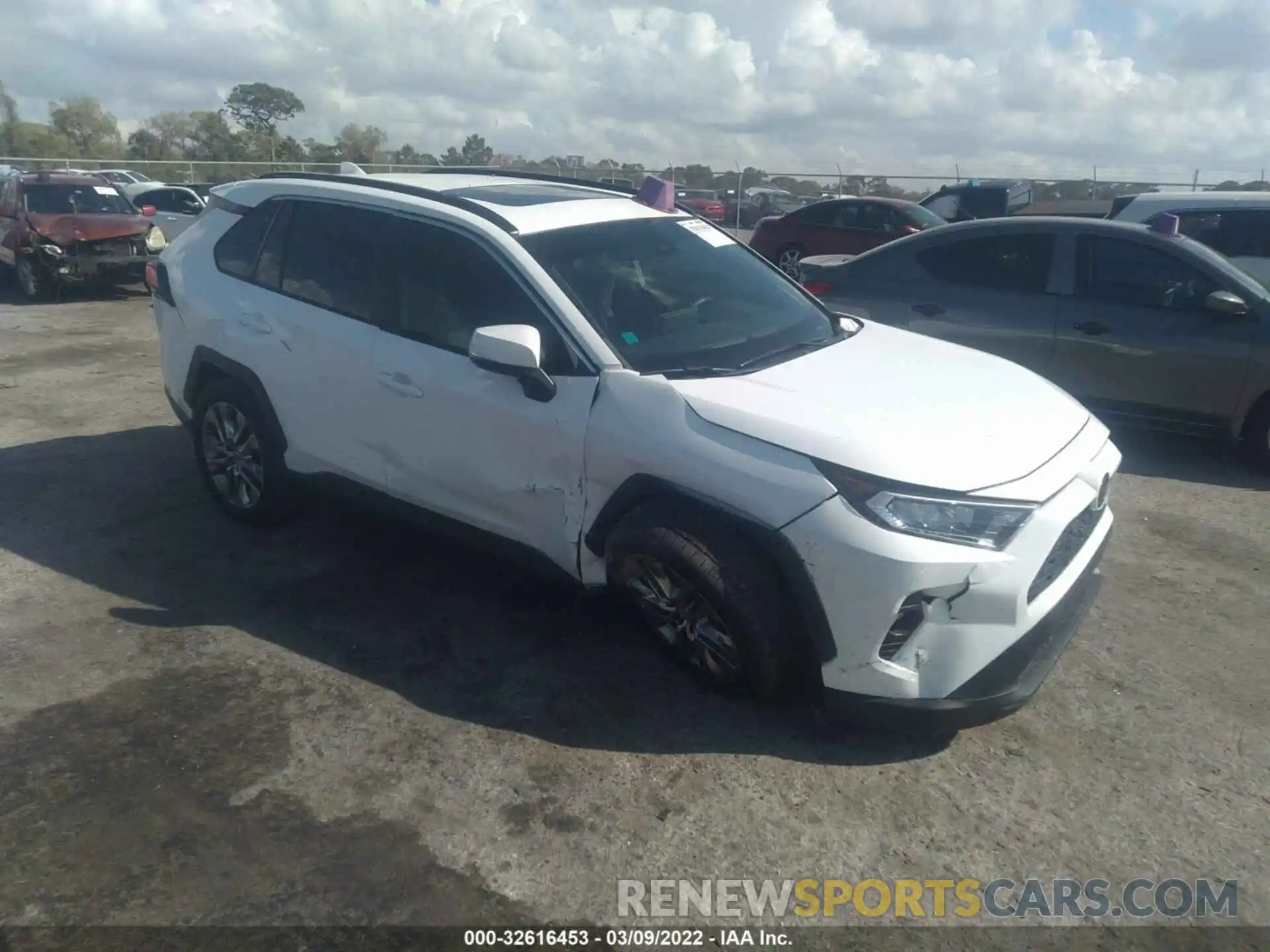 1 Фотография поврежденного автомобиля 2T3C1RFV9KW010526 TOYOTA RAV4 2019