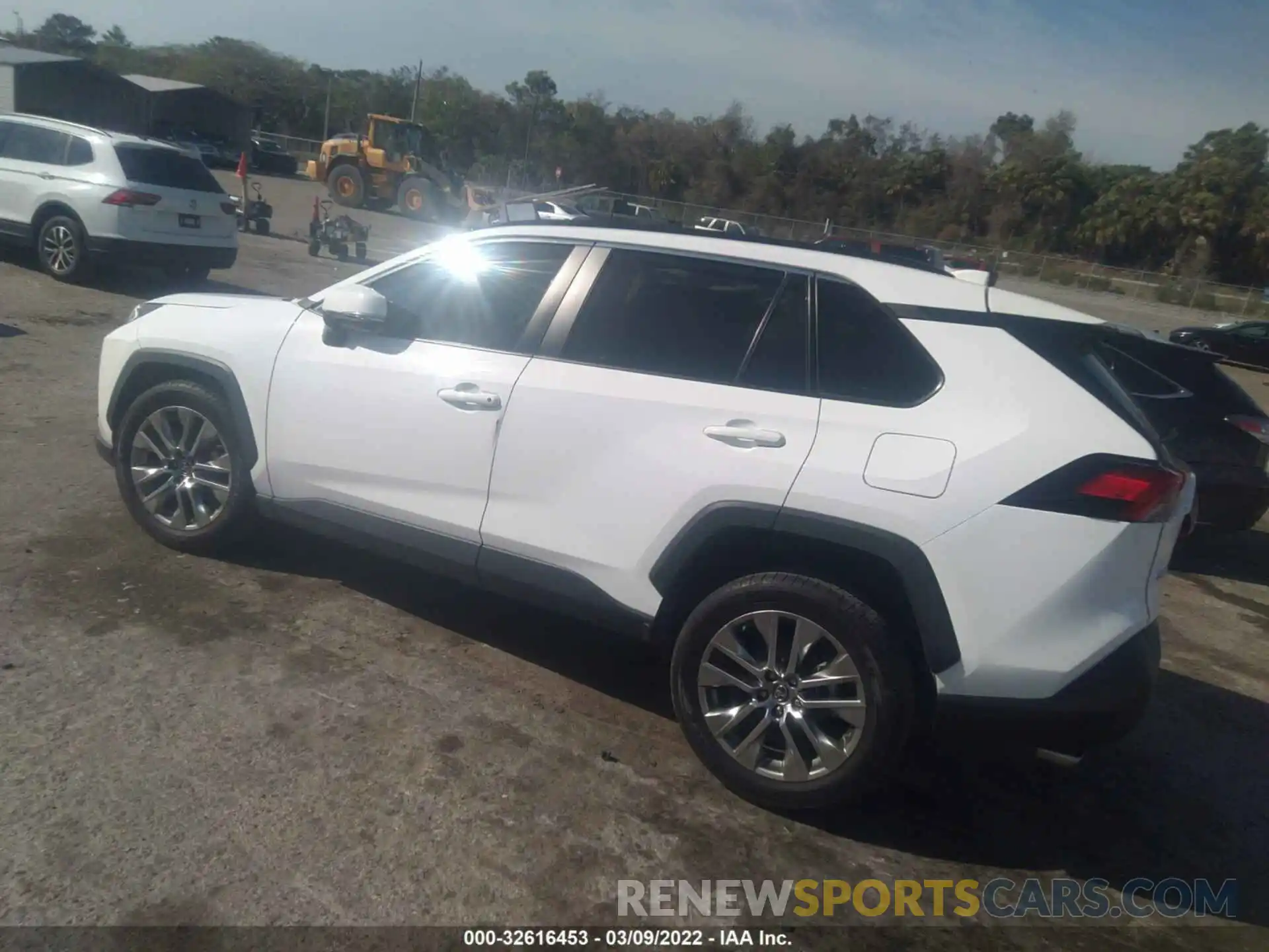 3 Photograph of a damaged car 2T3C1RFV9KW010526 TOYOTA RAV4 2019