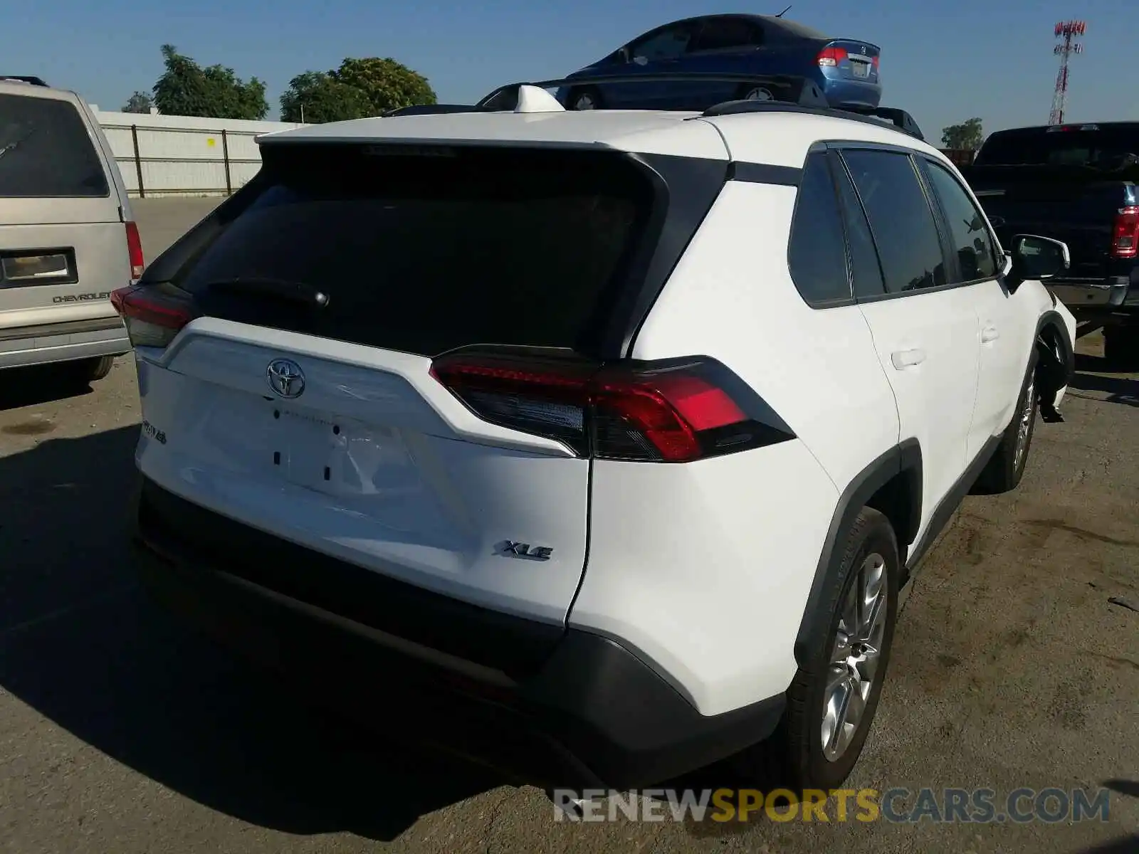 4 Photograph of a damaged car 2T3C1RFV9KW011420 TOYOTA RAV4 2019