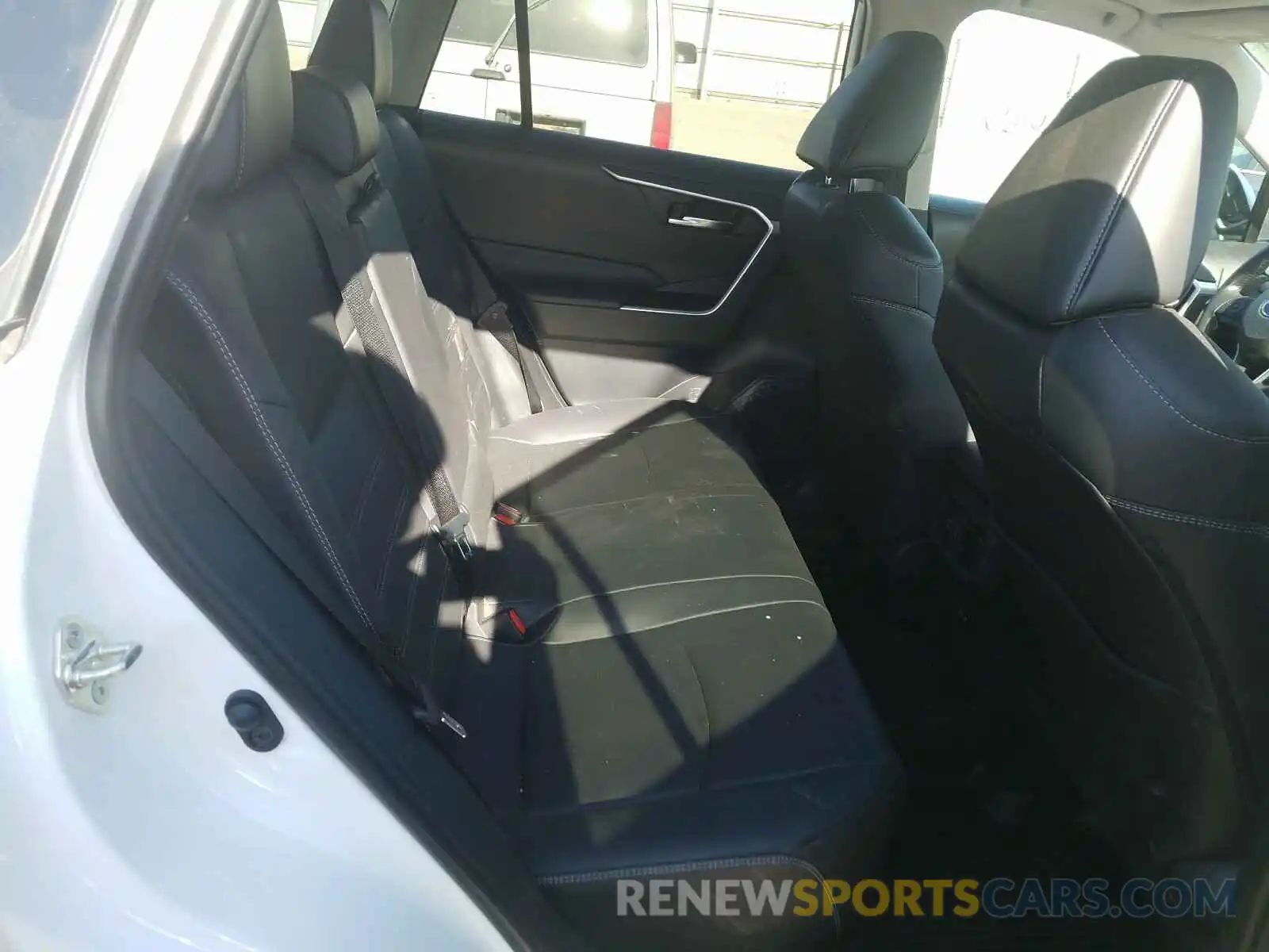 6 Photograph of a damaged car 2T3C1RFV9KW011420 TOYOTA RAV4 2019