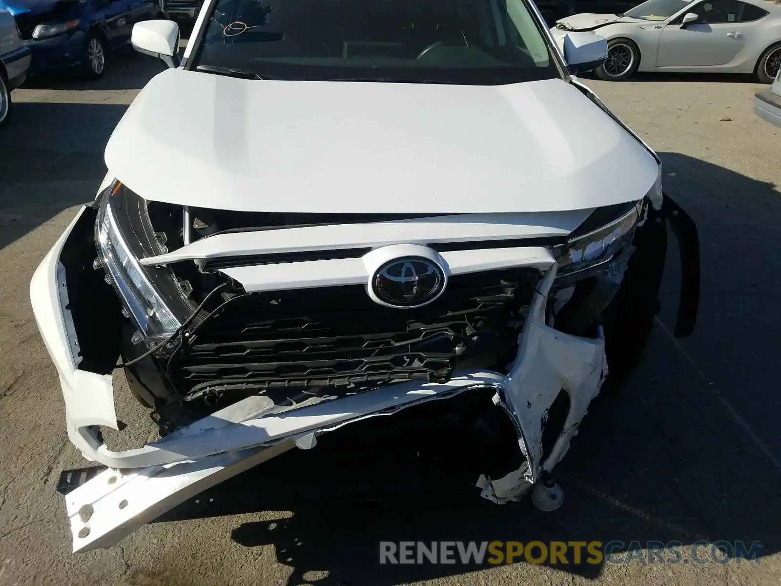 9 Photograph of a damaged car 2T3C1RFV9KW011420 TOYOTA RAV4 2019