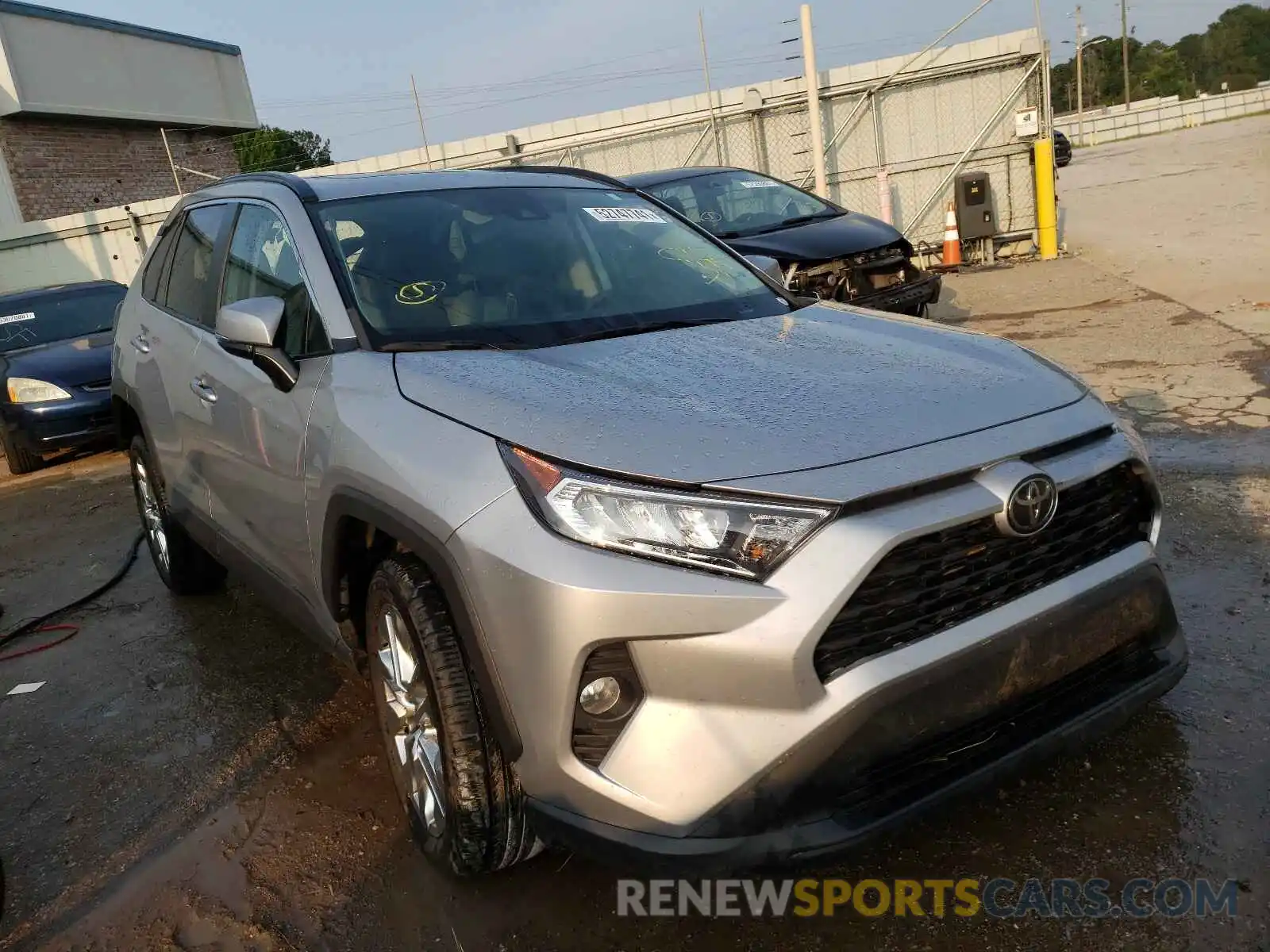 1 Photograph of a damaged car 2T3C1RFV9KW022238 TOYOTA RAV4 2019