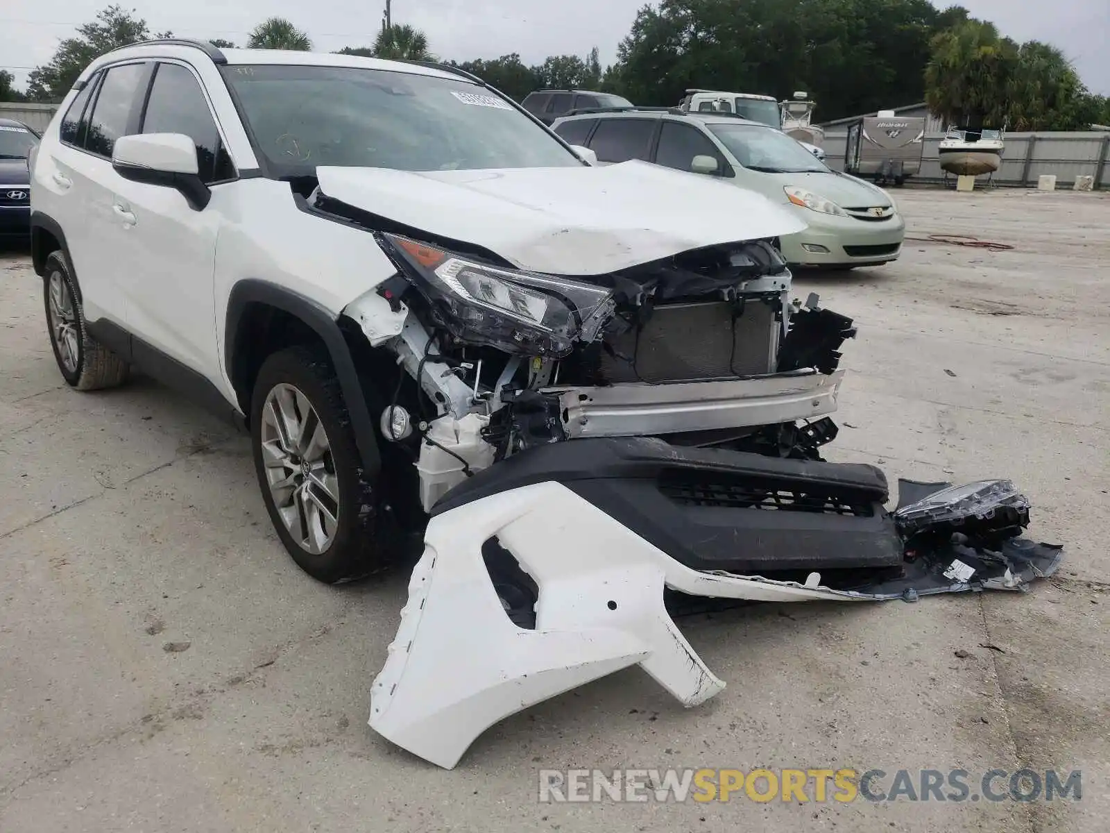 1 Photograph of a damaged car 2T3C1RFV9KW026256 TOYOTA RAV4 2019