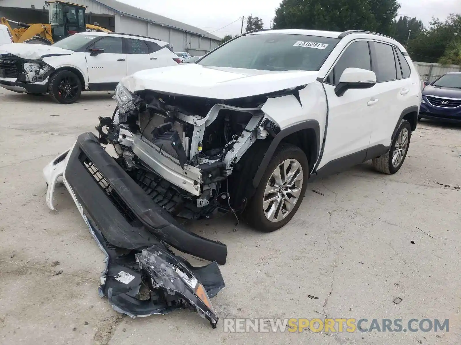 2 Фотография поврежденного автомобиля 2T3C1RFV9KW026256 TOYOTA RAV4 2019