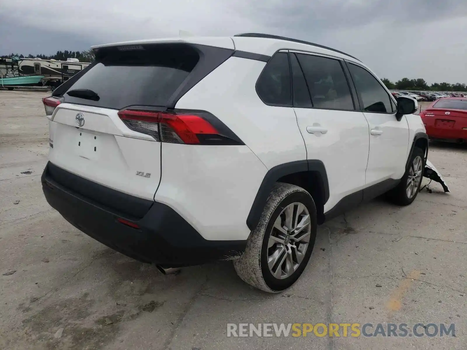 4 Photograph of a damaged car 2T3C1RFV9KW026256 TOYOTA RAV4 2019