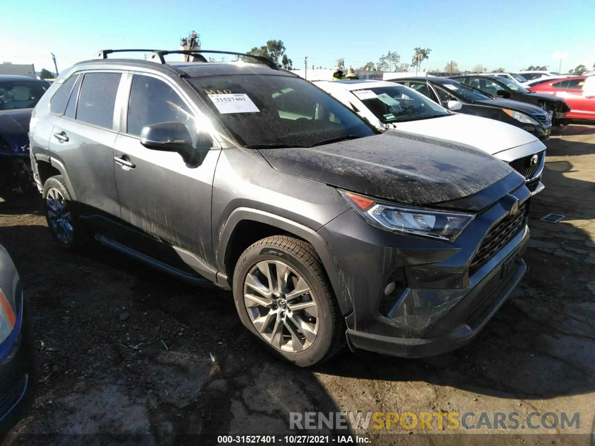 1 Photograph of a damaged car 2T3C1RFV9KW027598 TOYOTA RAV4 2019