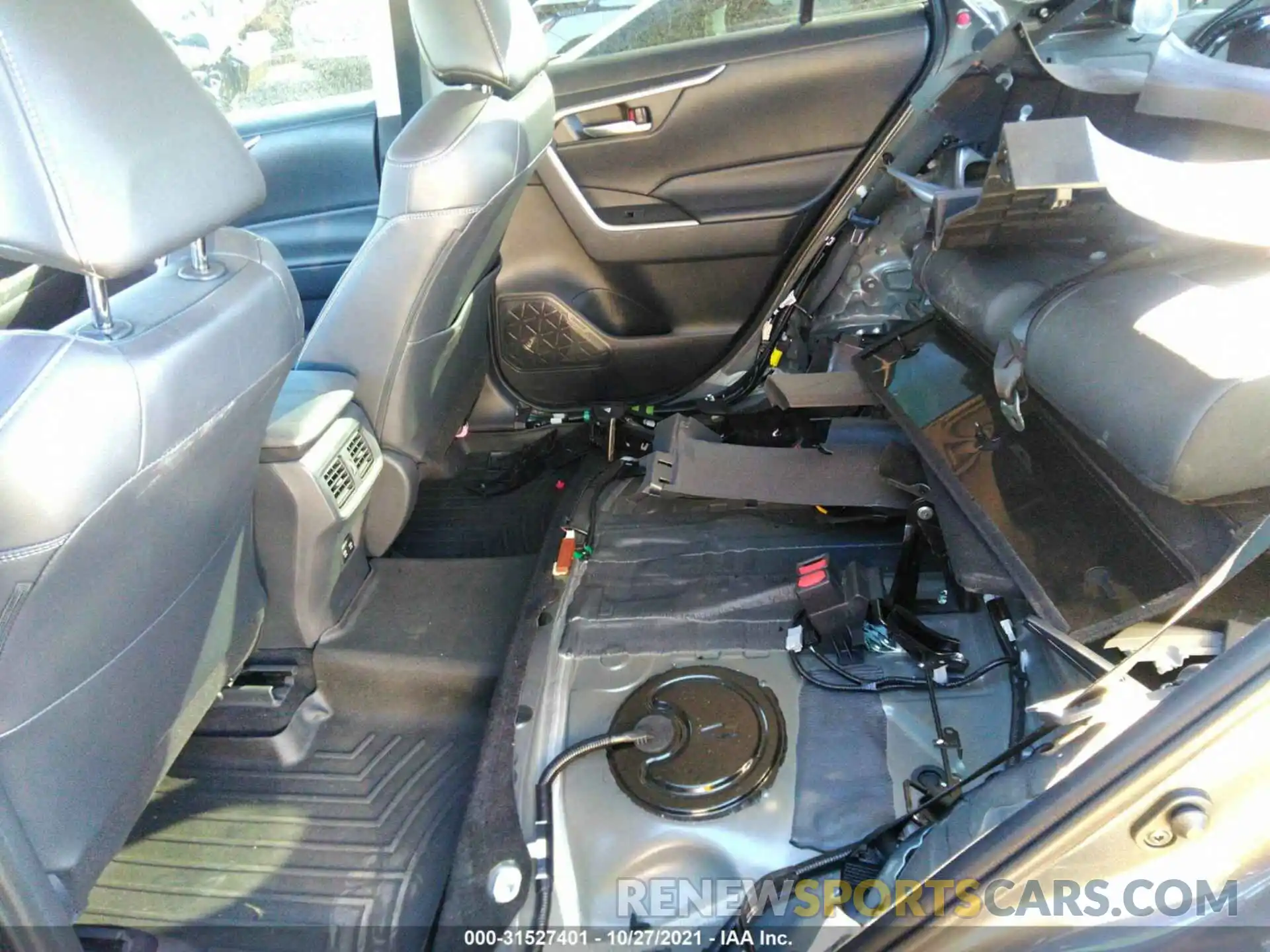 8 Photograph of a damaged car 2T3C1RFV9KW027598 TOYOTA RAV4 2019