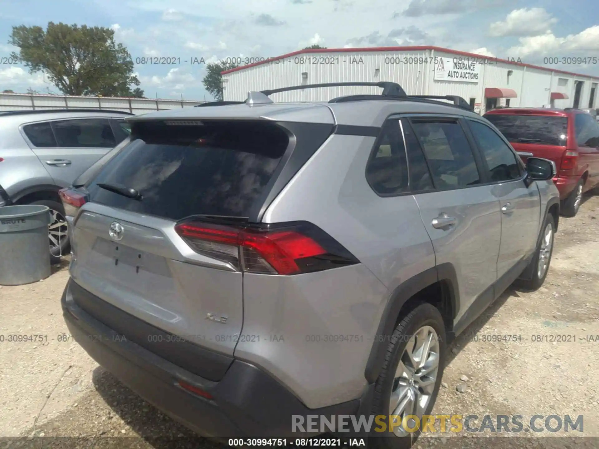 4 Photograph of a damaged car 2T3C1RFV9KW028203 TOYOTA RAV4 2019