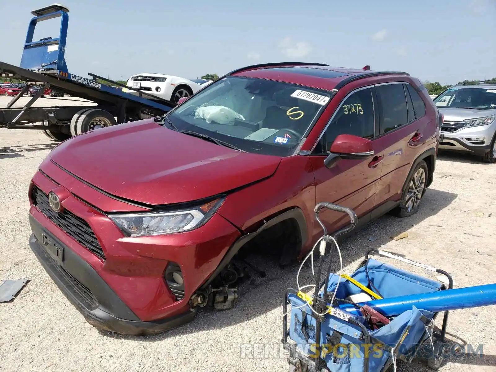 2 Фотография поврежденного автомобиля 2T3C1RFV9KW031537 TOYOTA RAV4 2019