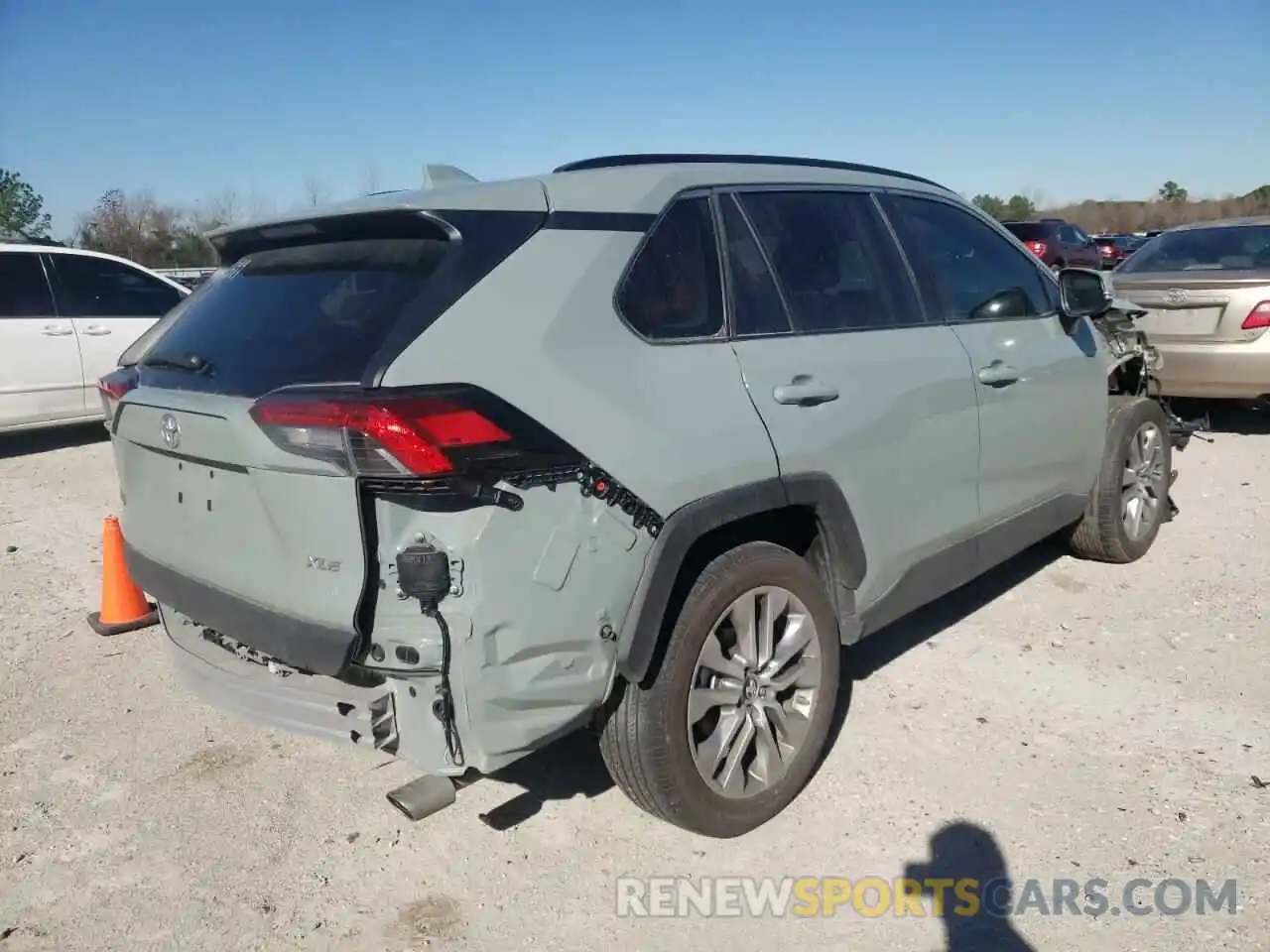 4 Photograph of a damaged car 2T3C1RFV9KW037144 TOYOTA RAV4 2019