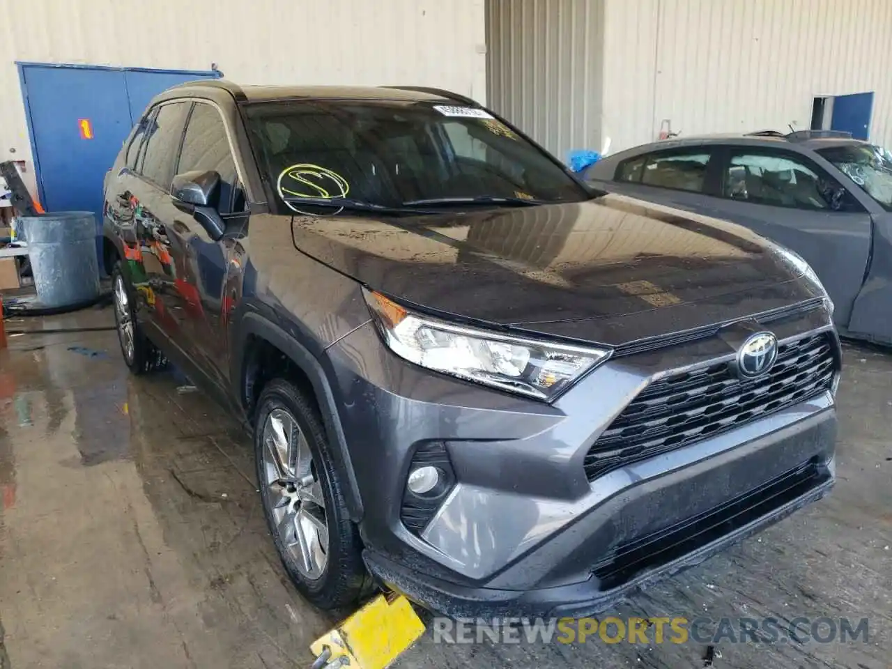 1 Photograph of a damaged car 2T3C1RFV9KW043218 TOYOTA RAV4 2019