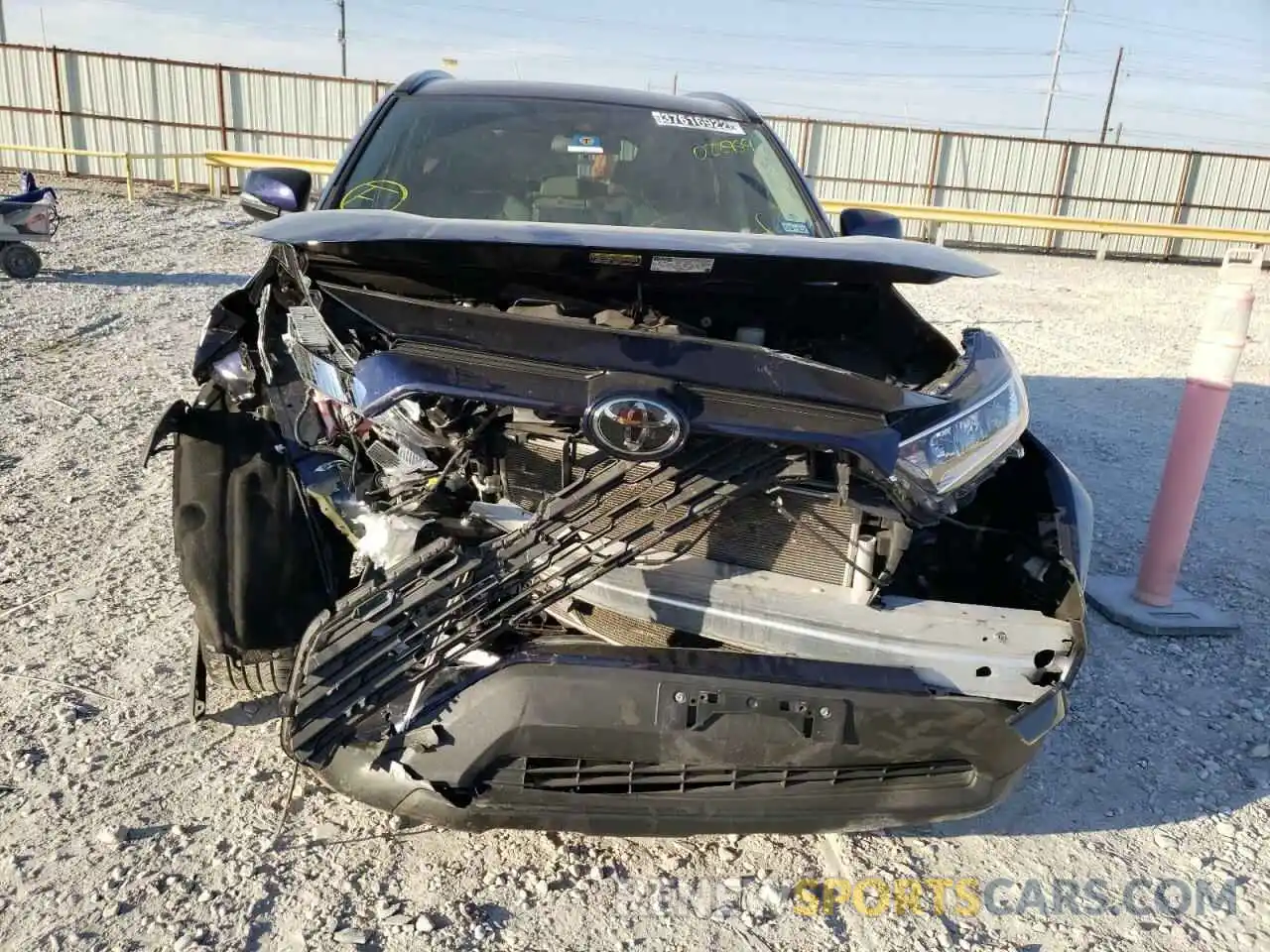 9 Photograph of a damaged car 2T3C1RFVXKC022959 TOYOTA RAV4 2019