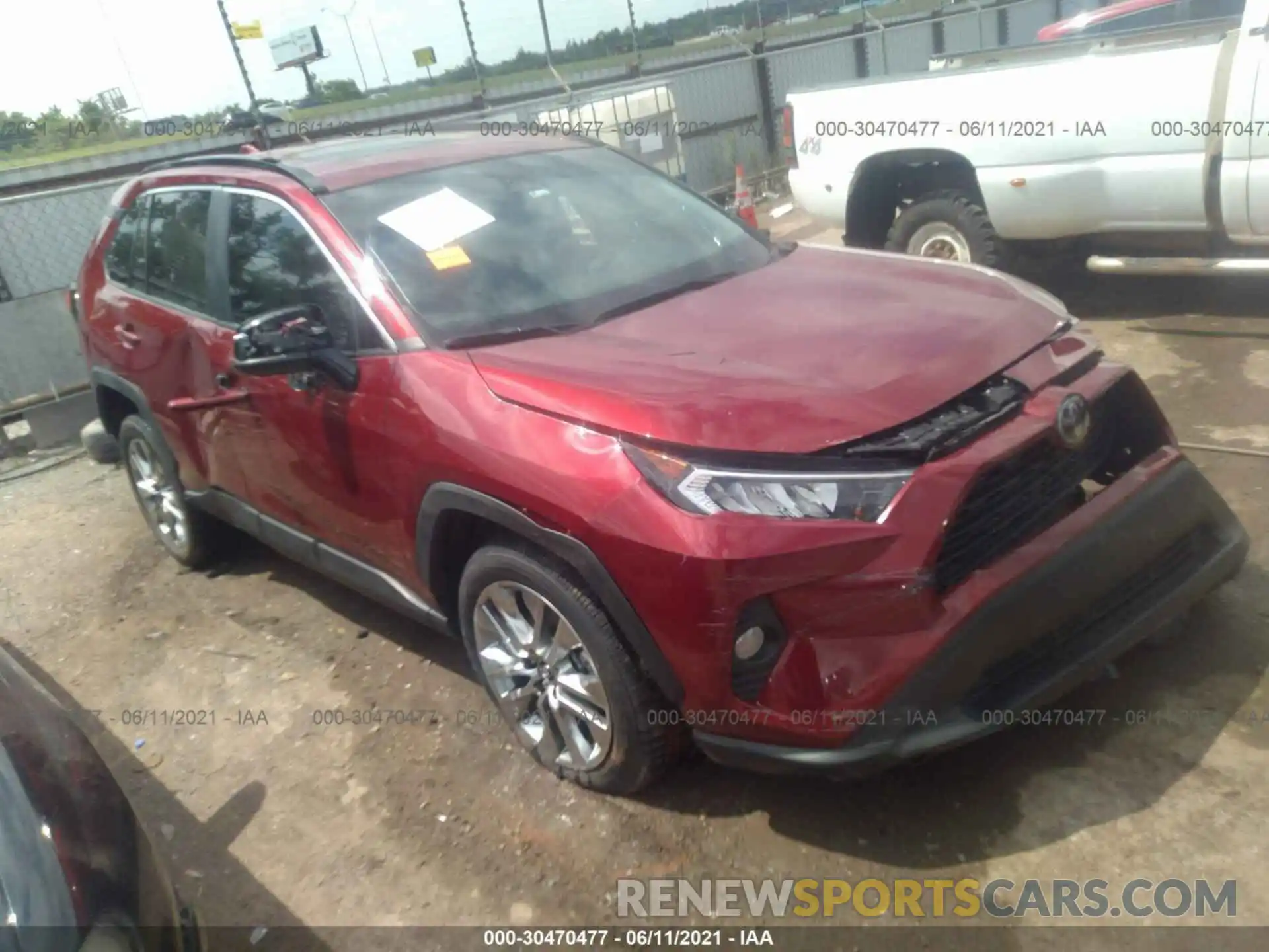 1 Photograph of a damaged car 2T3C1RFVXKC028289 TOYOTA RAV4 2019