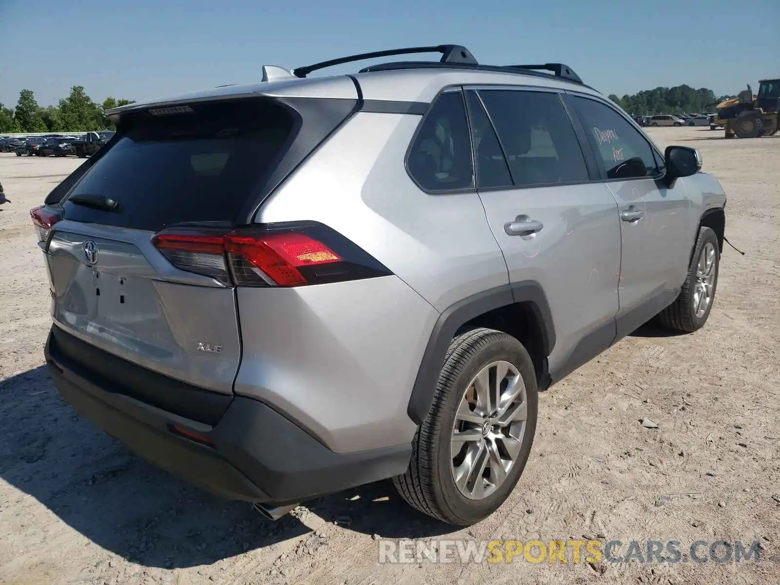 4 Photograph of a damaged car 2T3C1RFVXKC030172 TOYOTA RAV4 2019